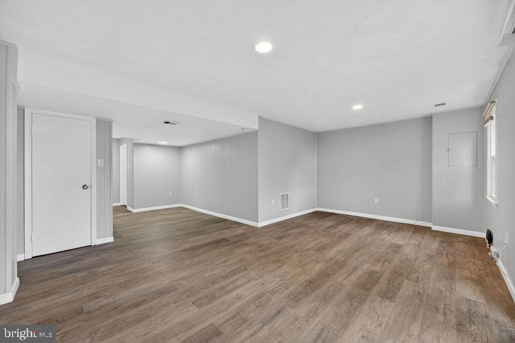 SHADY GROVE VILLAGE - Residential