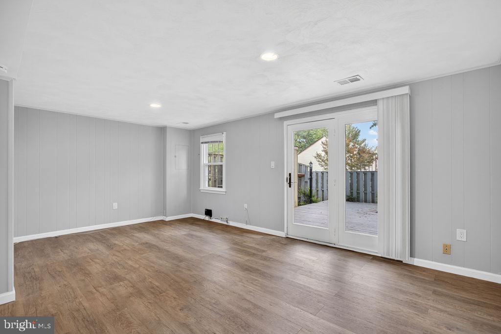 SHADY GROVE VILLAGE - Residential