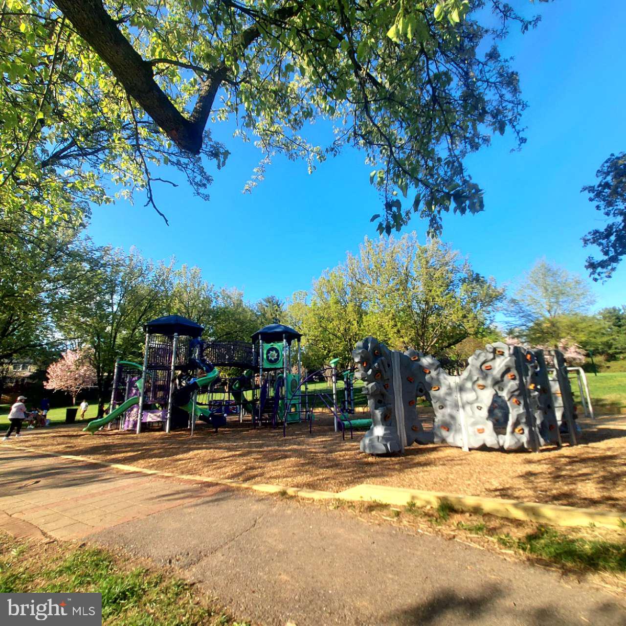SHADY GROVE VILLAGE - Residential