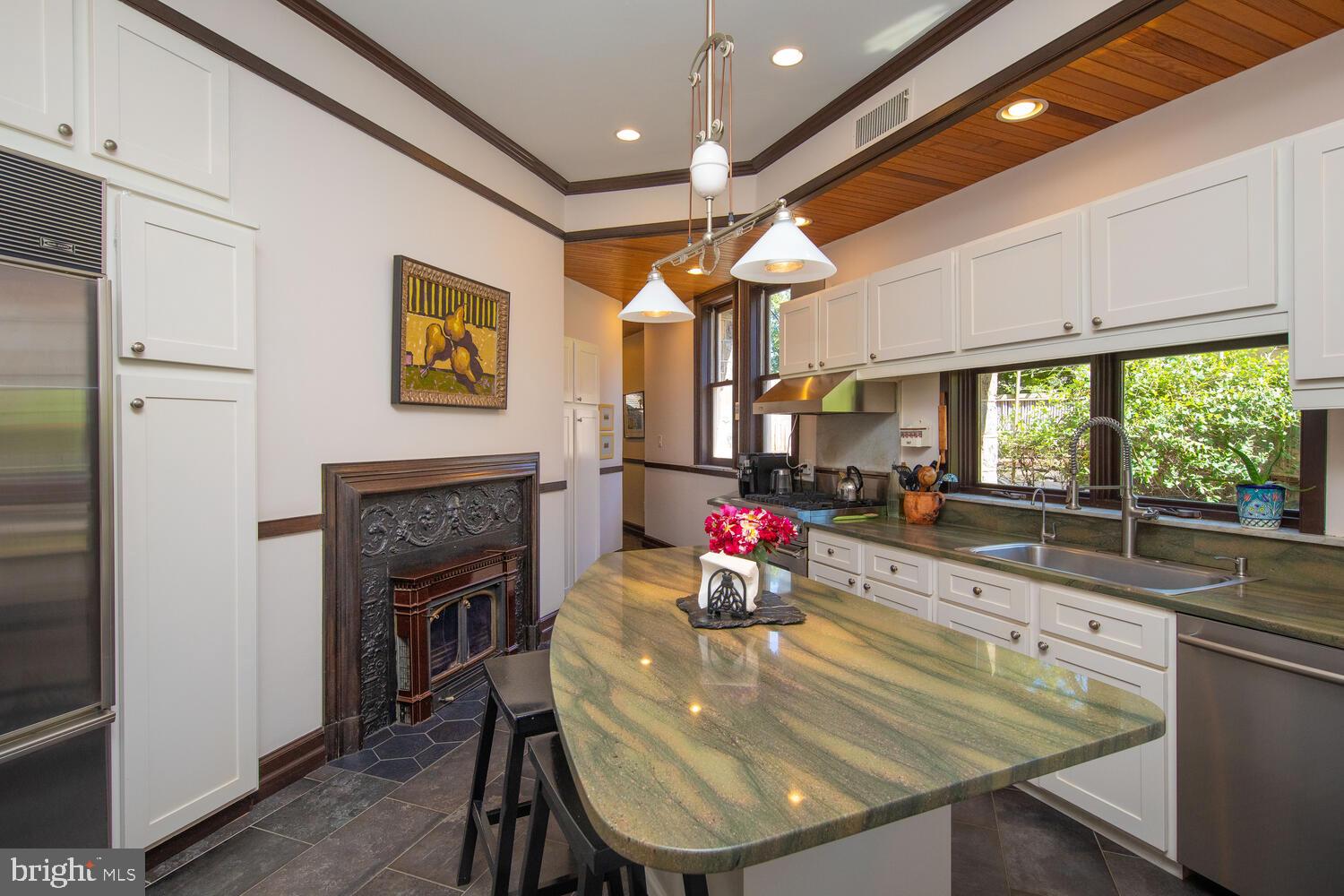 CHESTNUT HILL - Residential