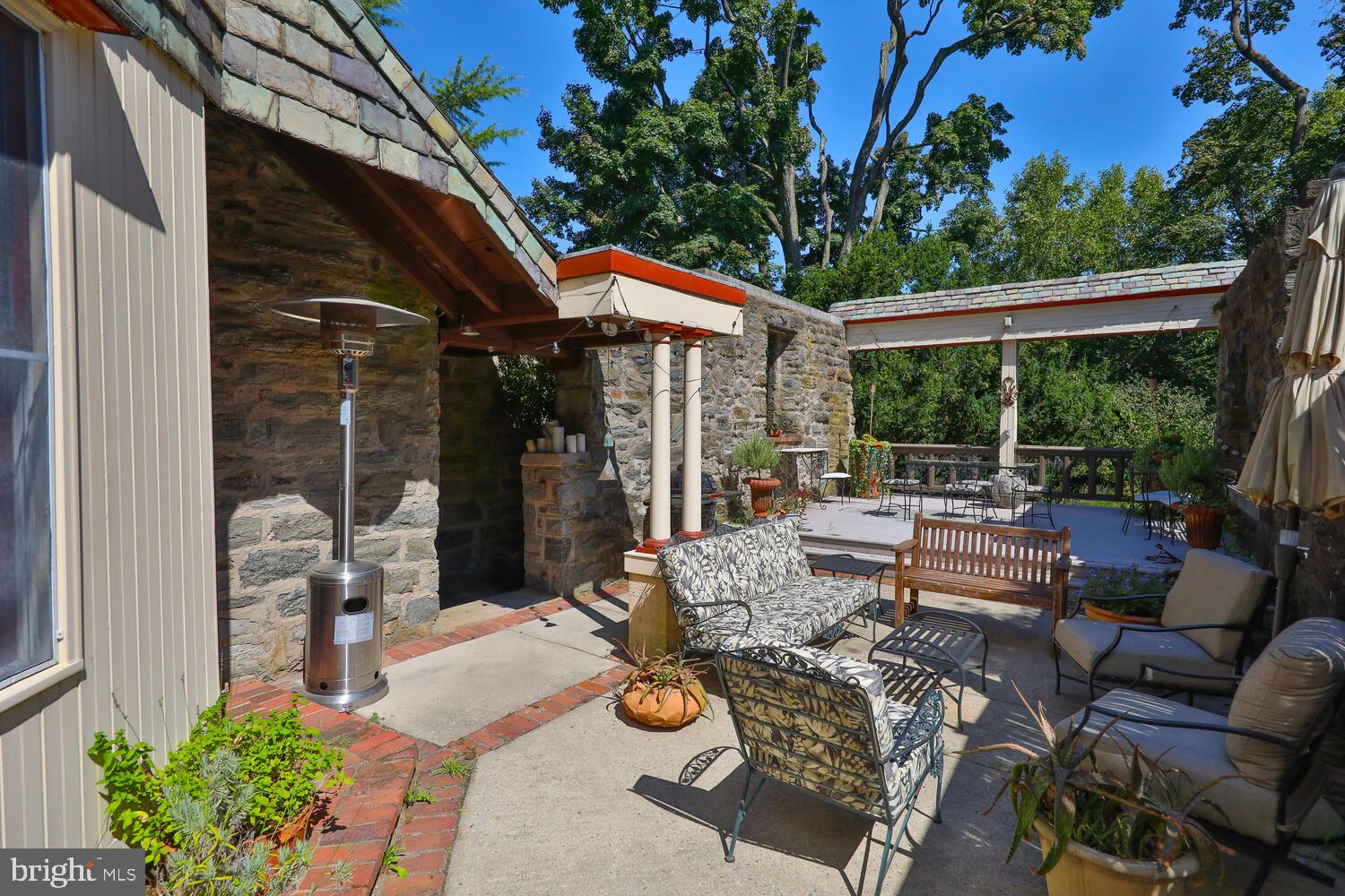 CHESTNUT HILL - Residential