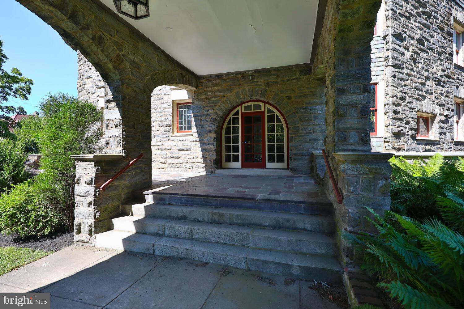 CHESTNUT HILL - Residential