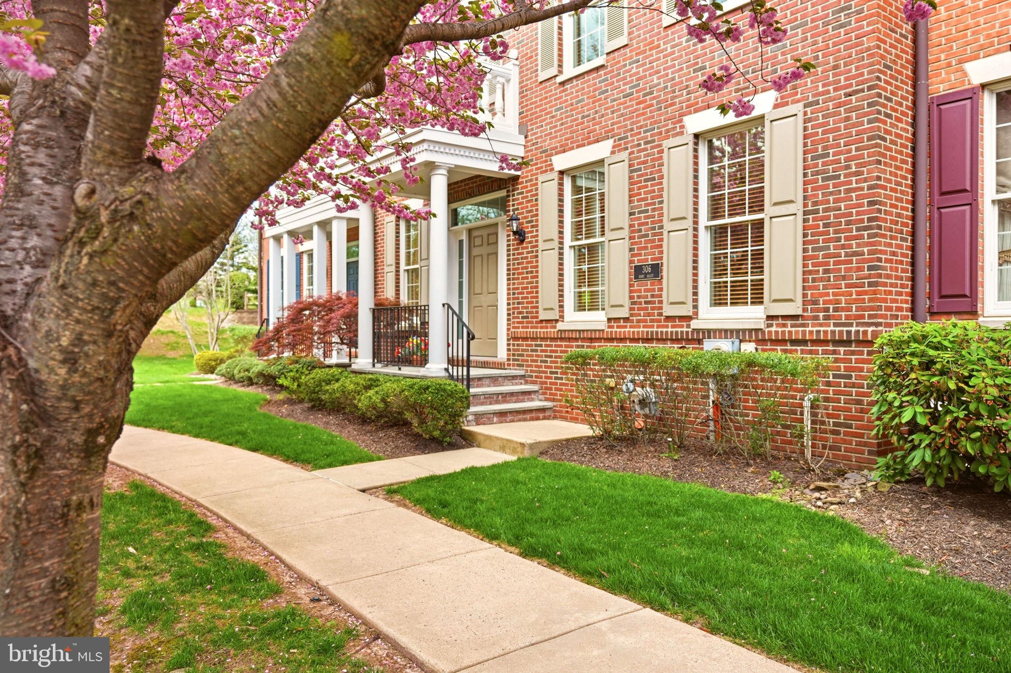 NEWTOWN WALK - Residential