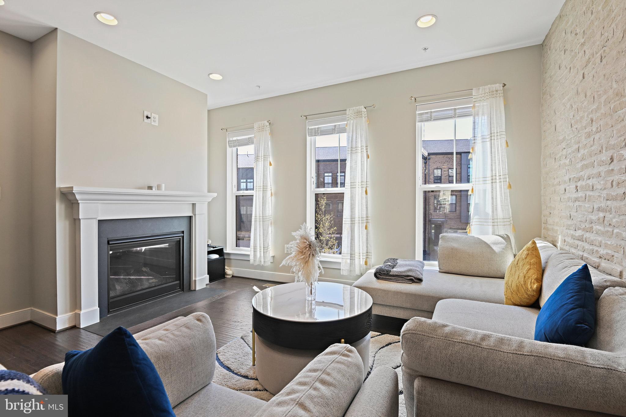 BRAMBLETON TOWN CENTER - Residential