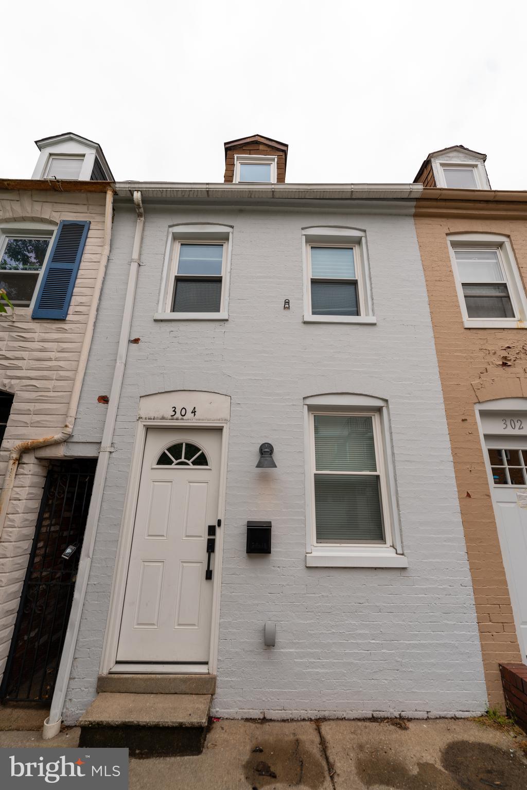 This fully renovated home has wonderful updates and located in the heart of Butchers Hill/Upper Fells Point neighborhood.   Close to Fells Point, Johns Hopkins Hospital and downtown but with a great neighborhood feel.  Enjoy the nightlife and restaurants in Fells Point all steps from your new home. 

Hardwood floors throughout and the kitchen boasts all stainless appliances, stone countertops and soft close drawers/doors.   
3 big bedrooms and 2 of these expansive bedrooms have their own en suite bathrooms and large closets.  Lots of ceiling fans throughout this well appointed home.

Rooftop deck has panoramic views of Baltimore City, and across the harbor to South Baltimore and the iconic Domino Sugar sign.  

All systems (HVAC, Hot Water) were newly installed in 2020 during the renovation.