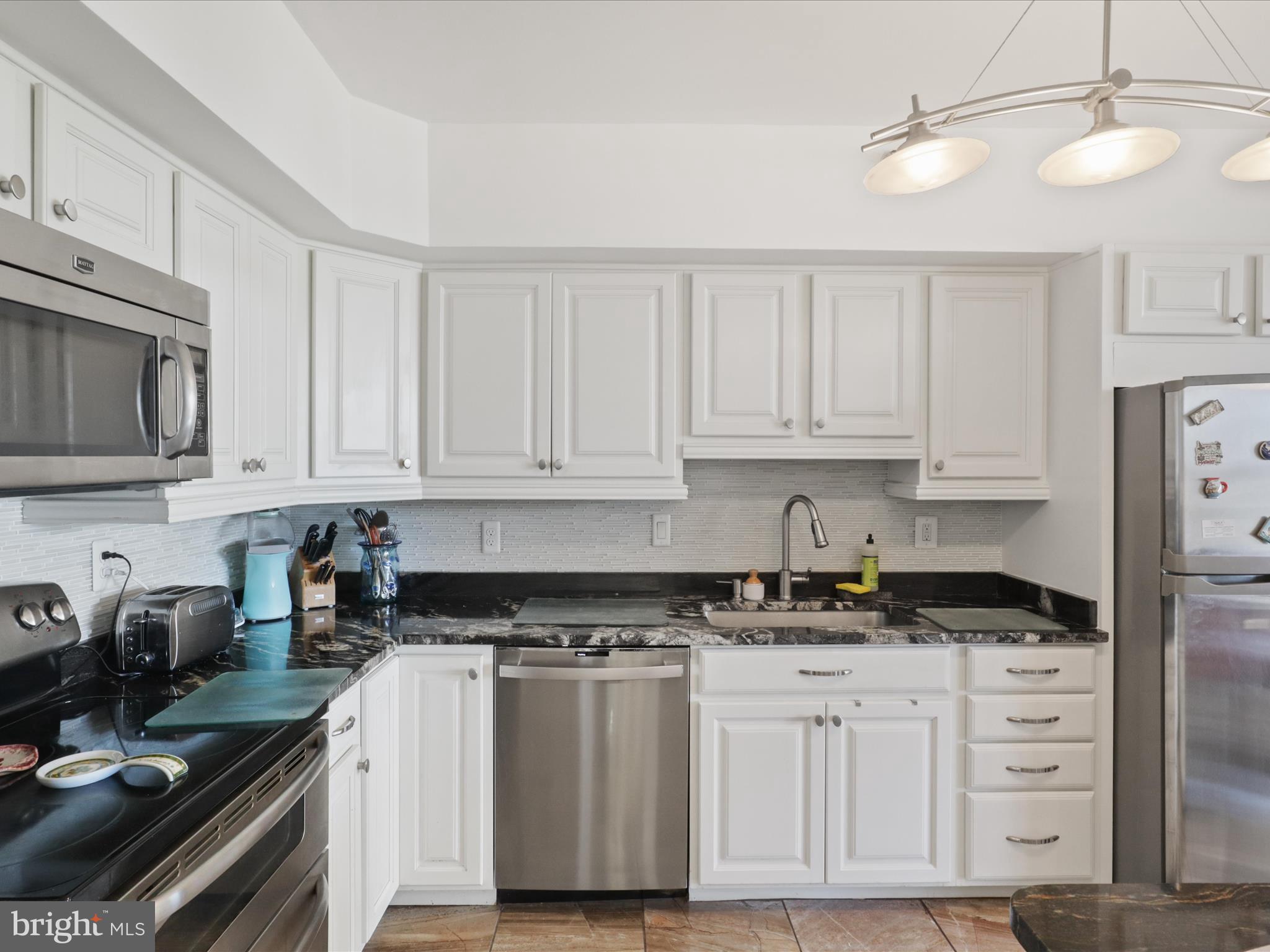 BARKLEY CONDO - Residential Lease
