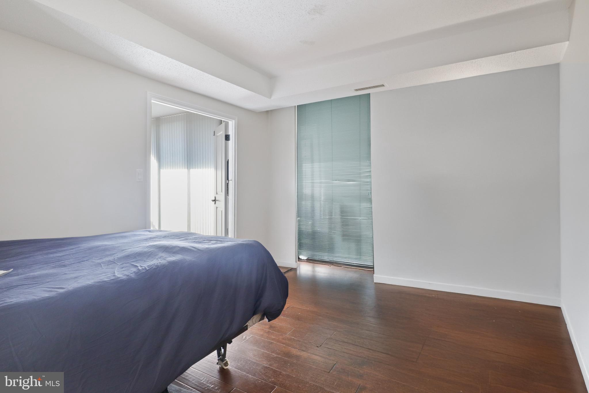 BARKLEY CONDO - Residential Lease