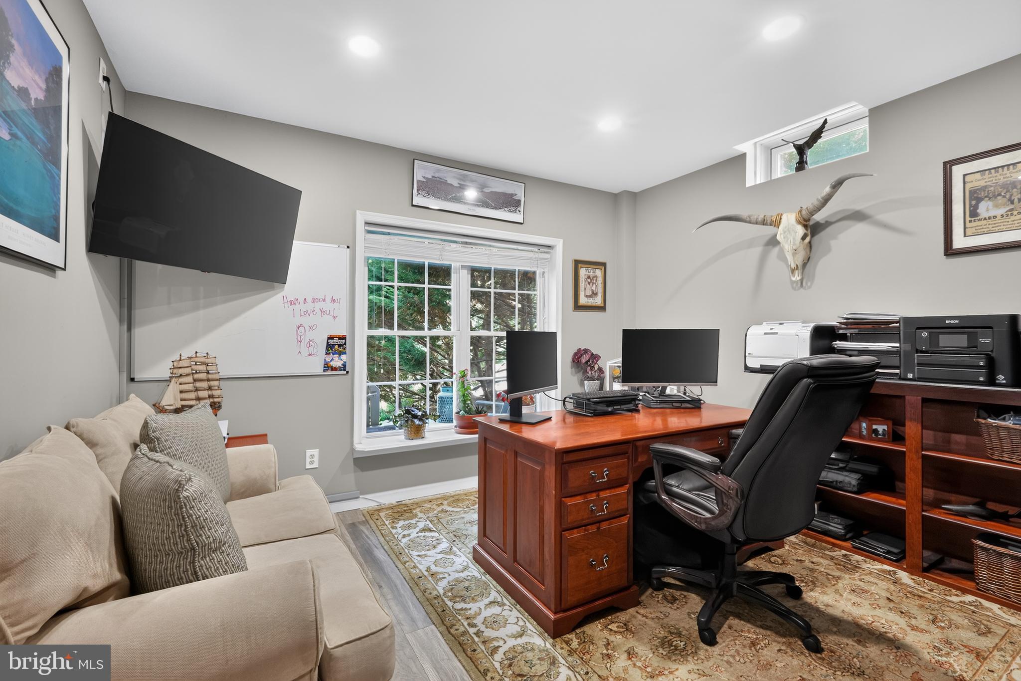 EAGLE HUNT - Residential