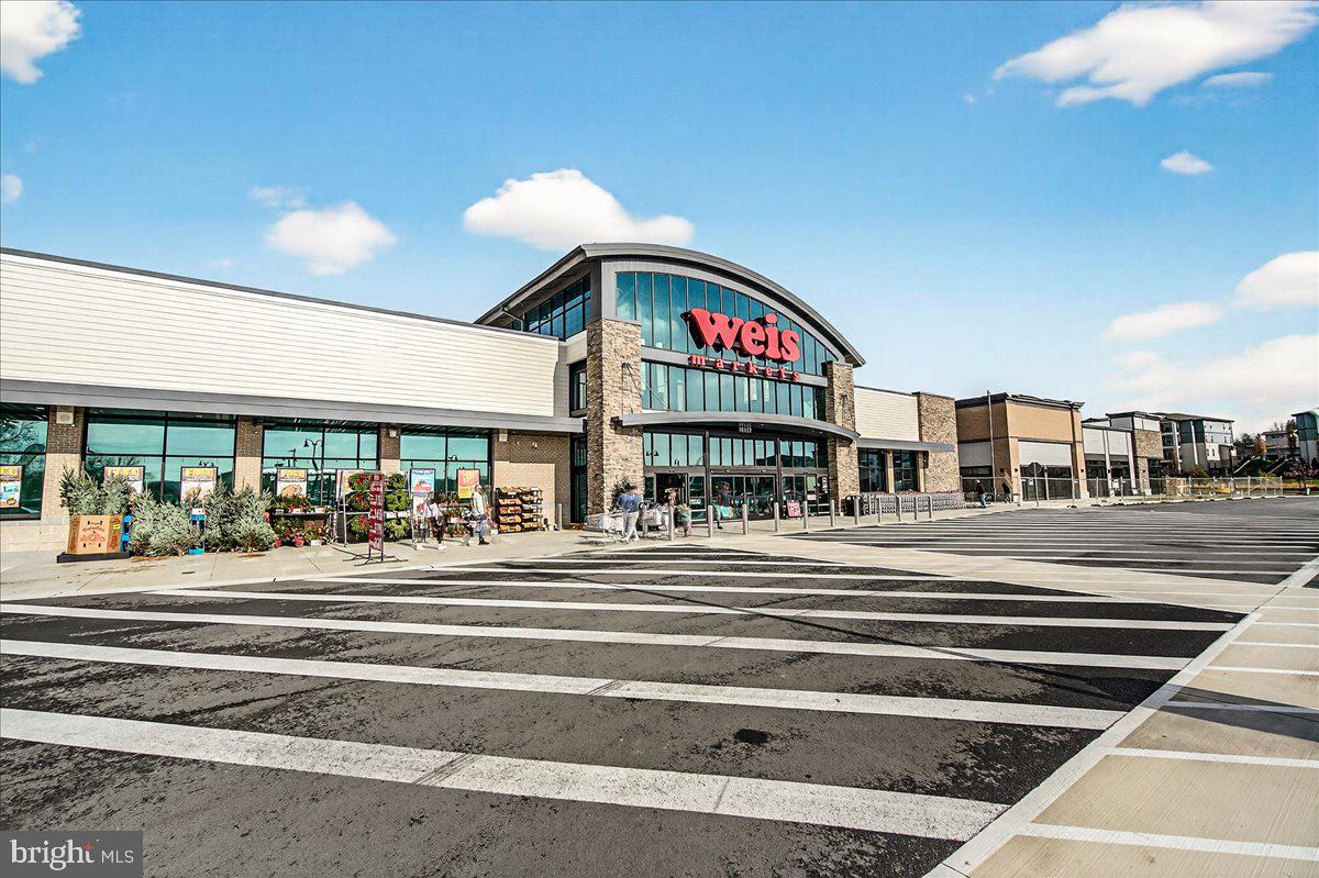 LAKE LINGANORE WOODRIDGE - Residential