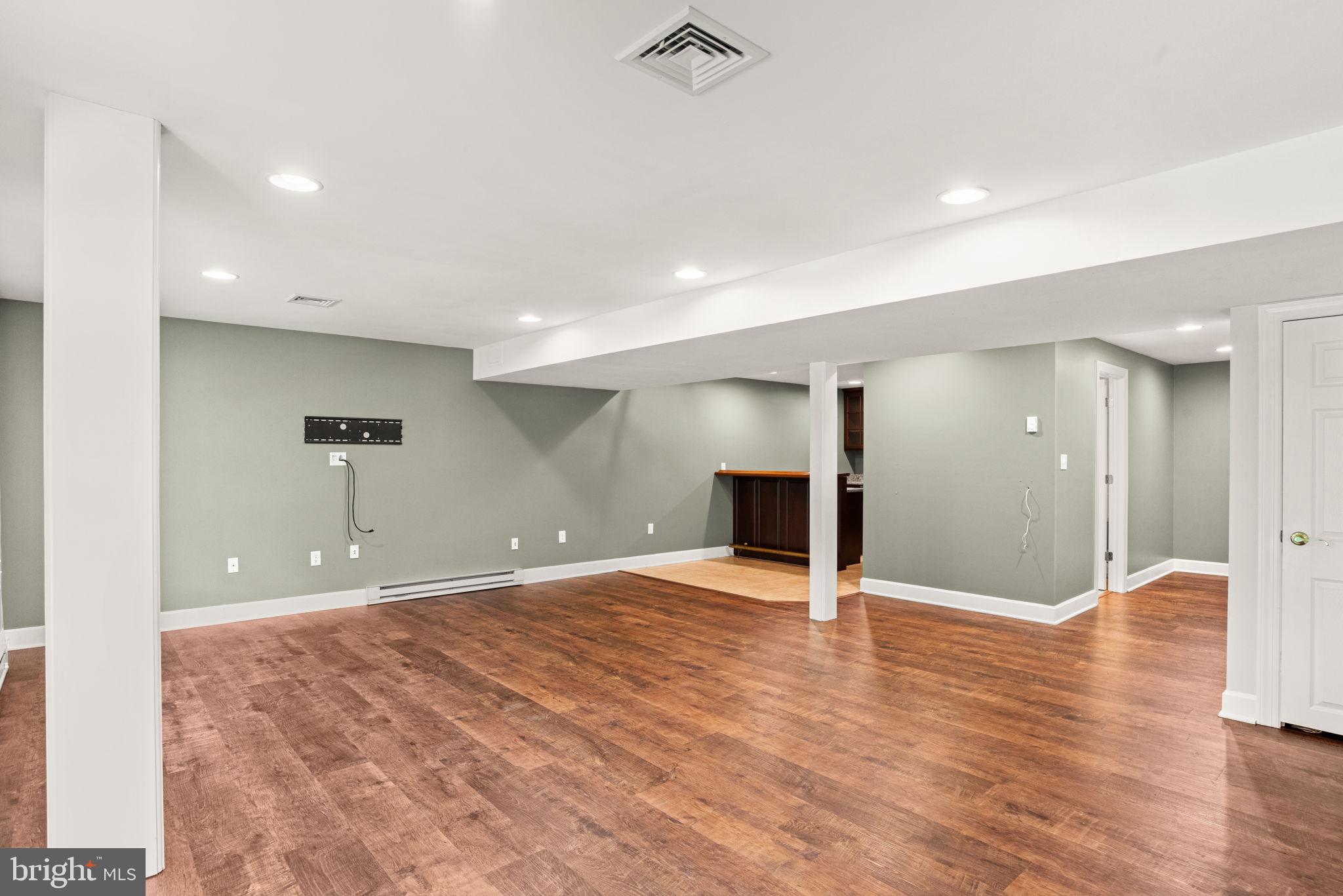 SOUTHPOINT MEADOWS - Residential