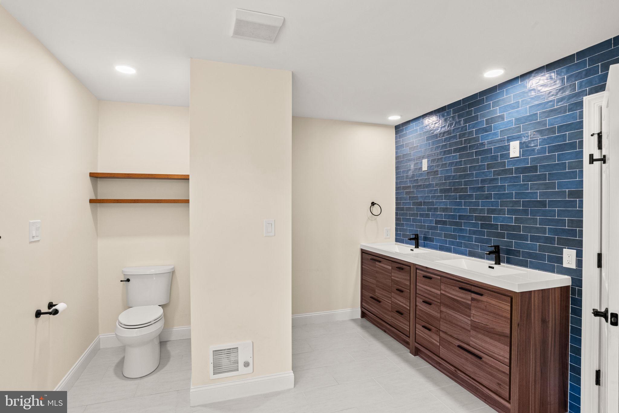 SOUTHPOINT MEADOWS - Residential