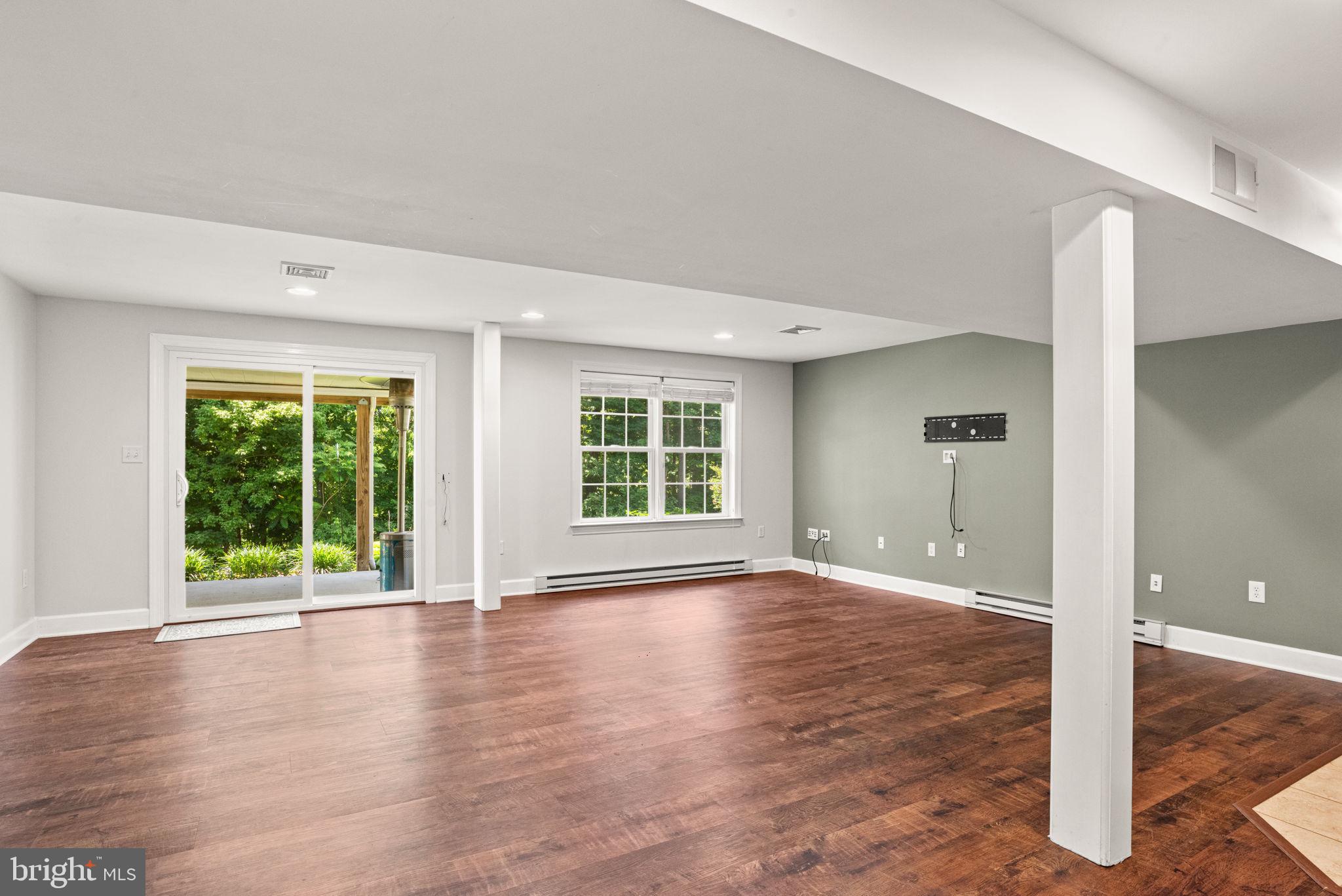 SOUTHPOINT MEADOWS - Residential