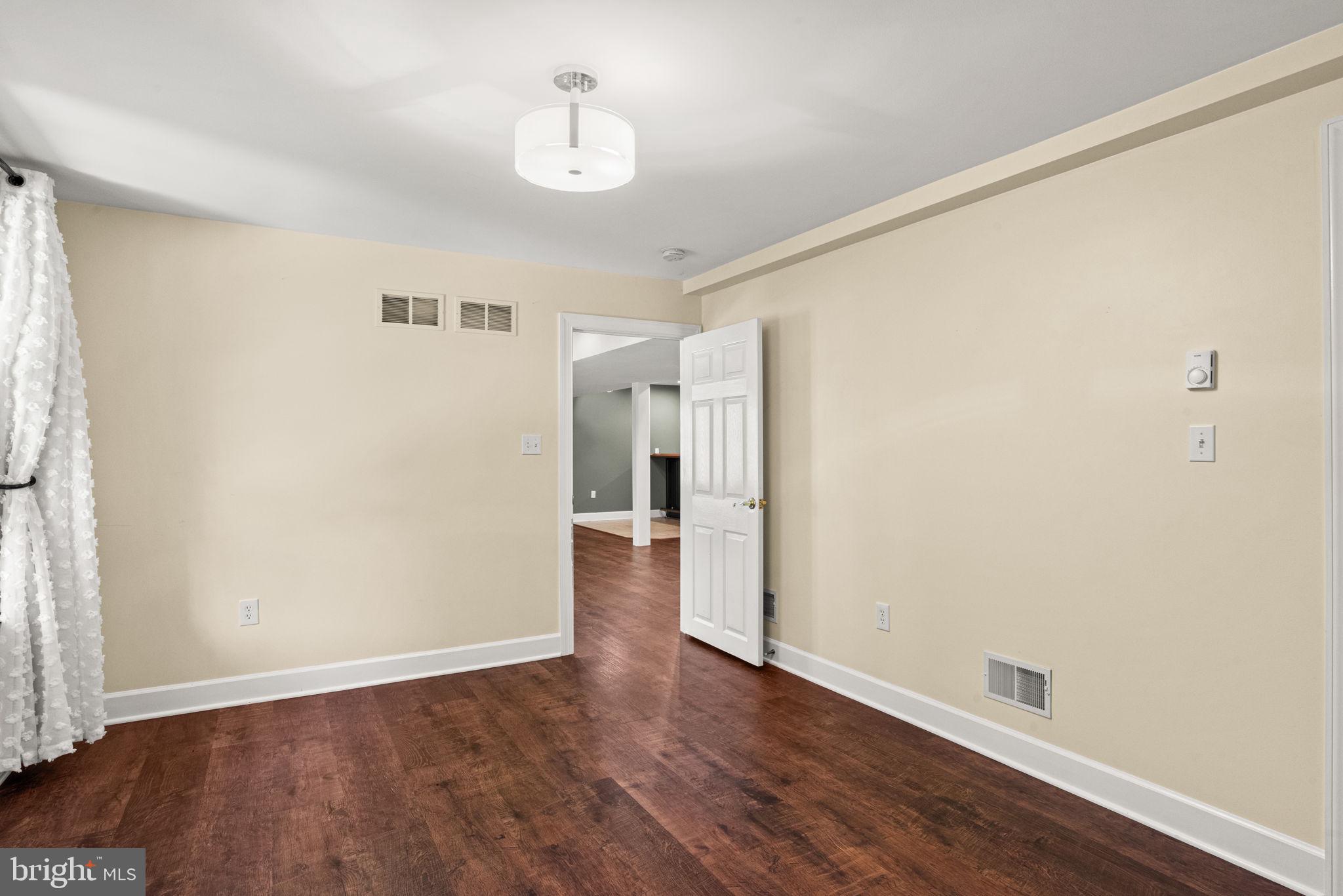 SOUTHPOINT MEADOWS - Residential
