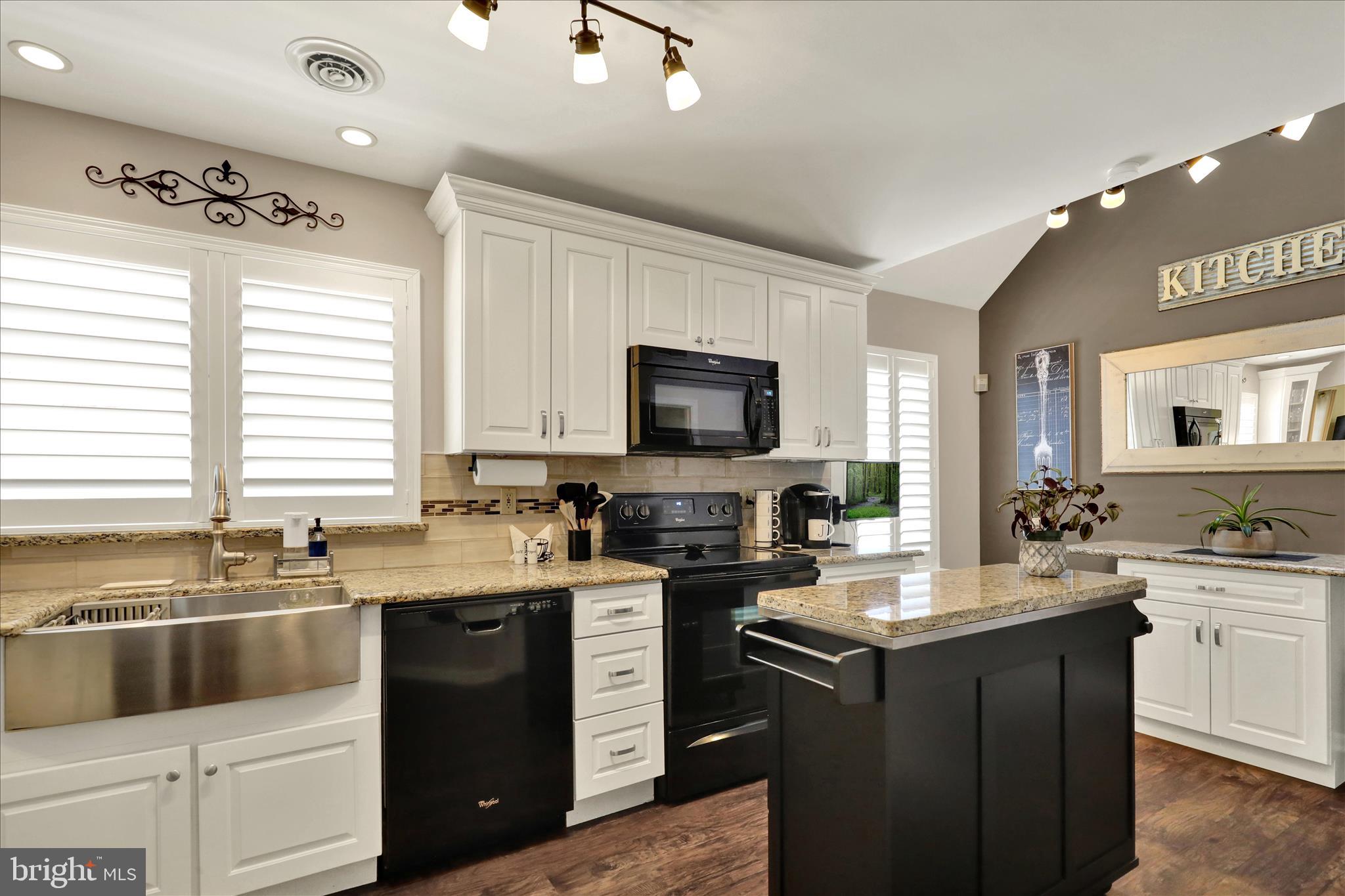 STONE HILL FARMS - Residential