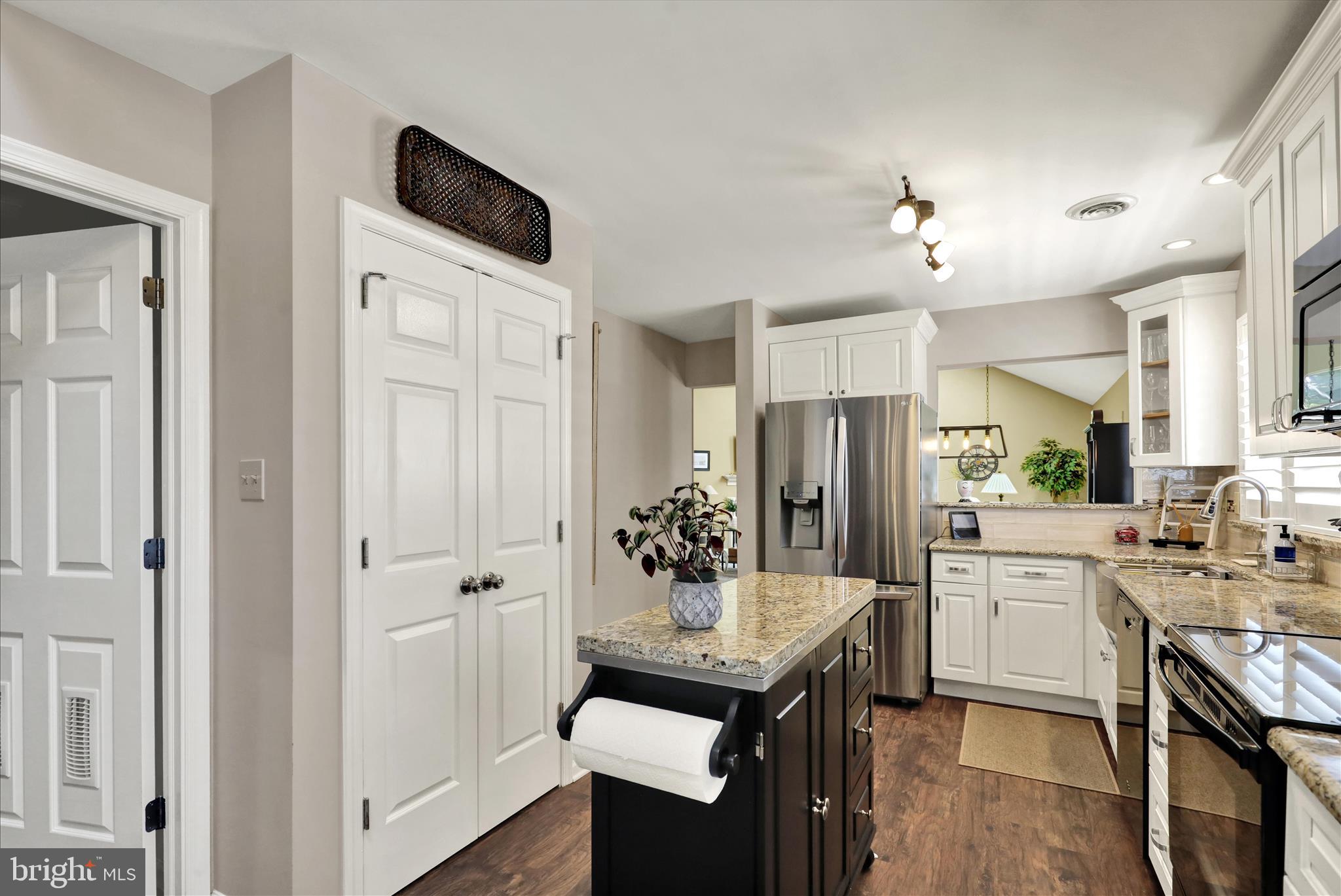 STONE HILL FARMS - Residential