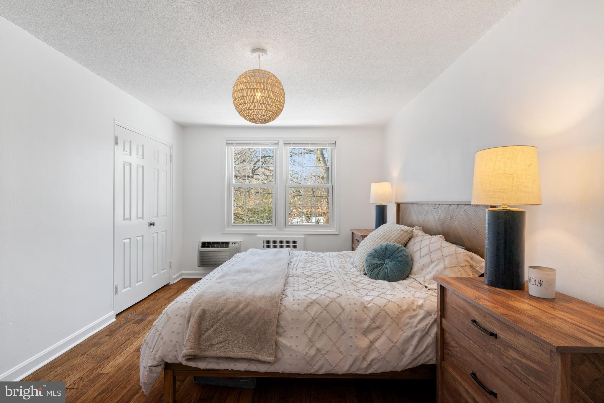 ARLINGTON OAKS - Residential