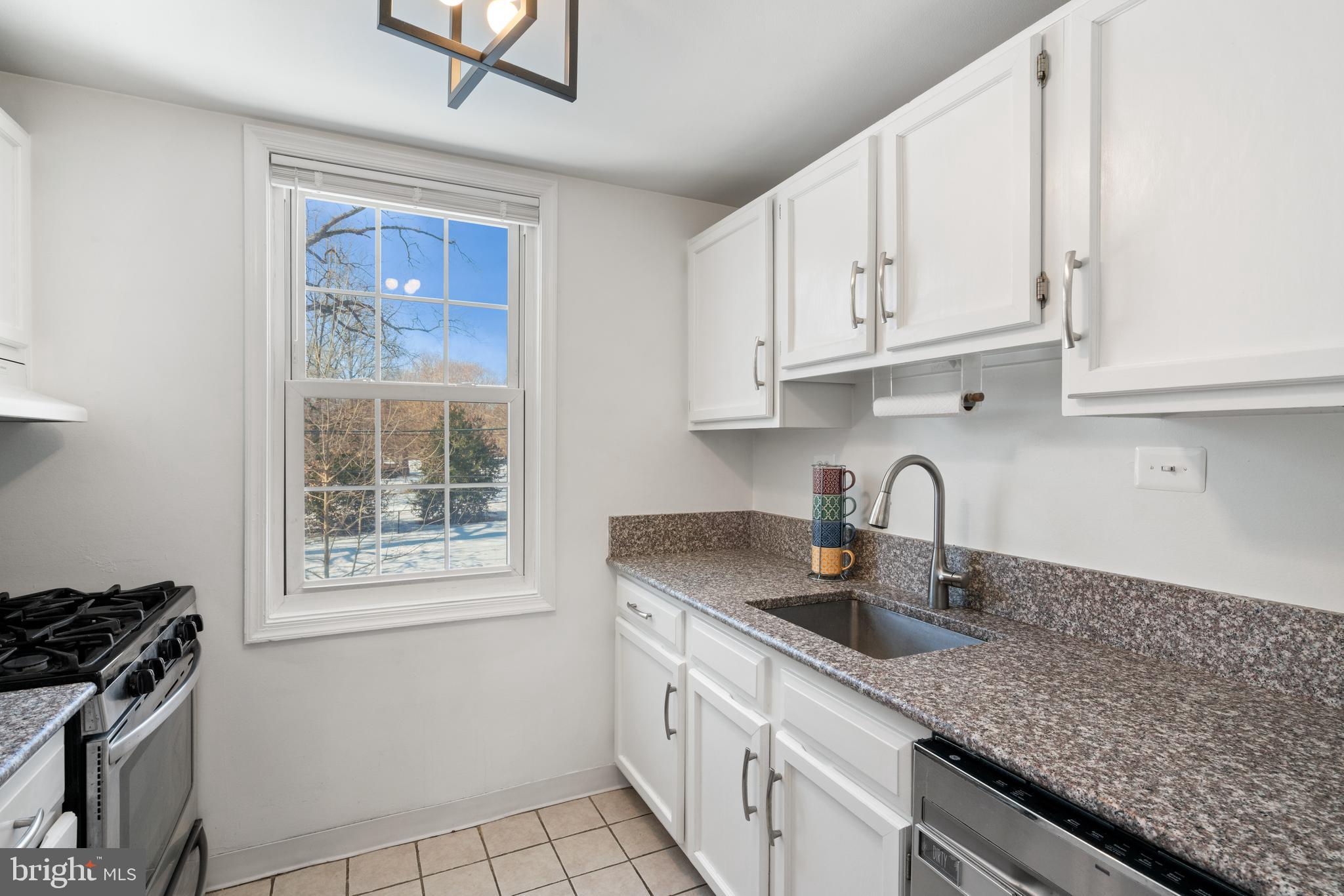 ARLINGTON OAKS - Residential
