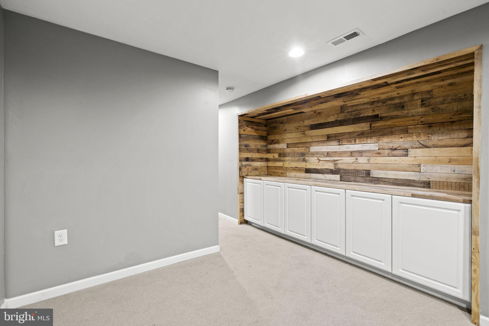 MEADOW BROOK - Residential