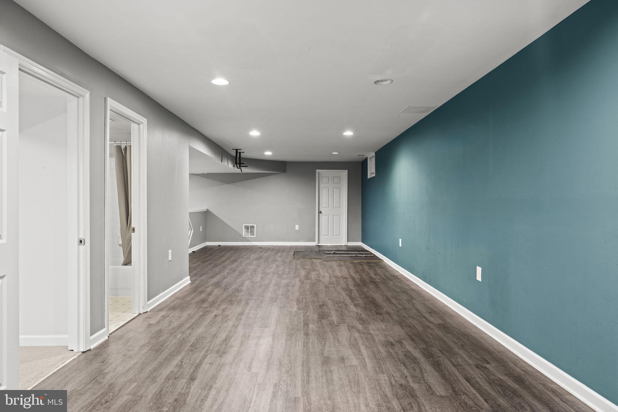 MEADOW BROOK - Residential