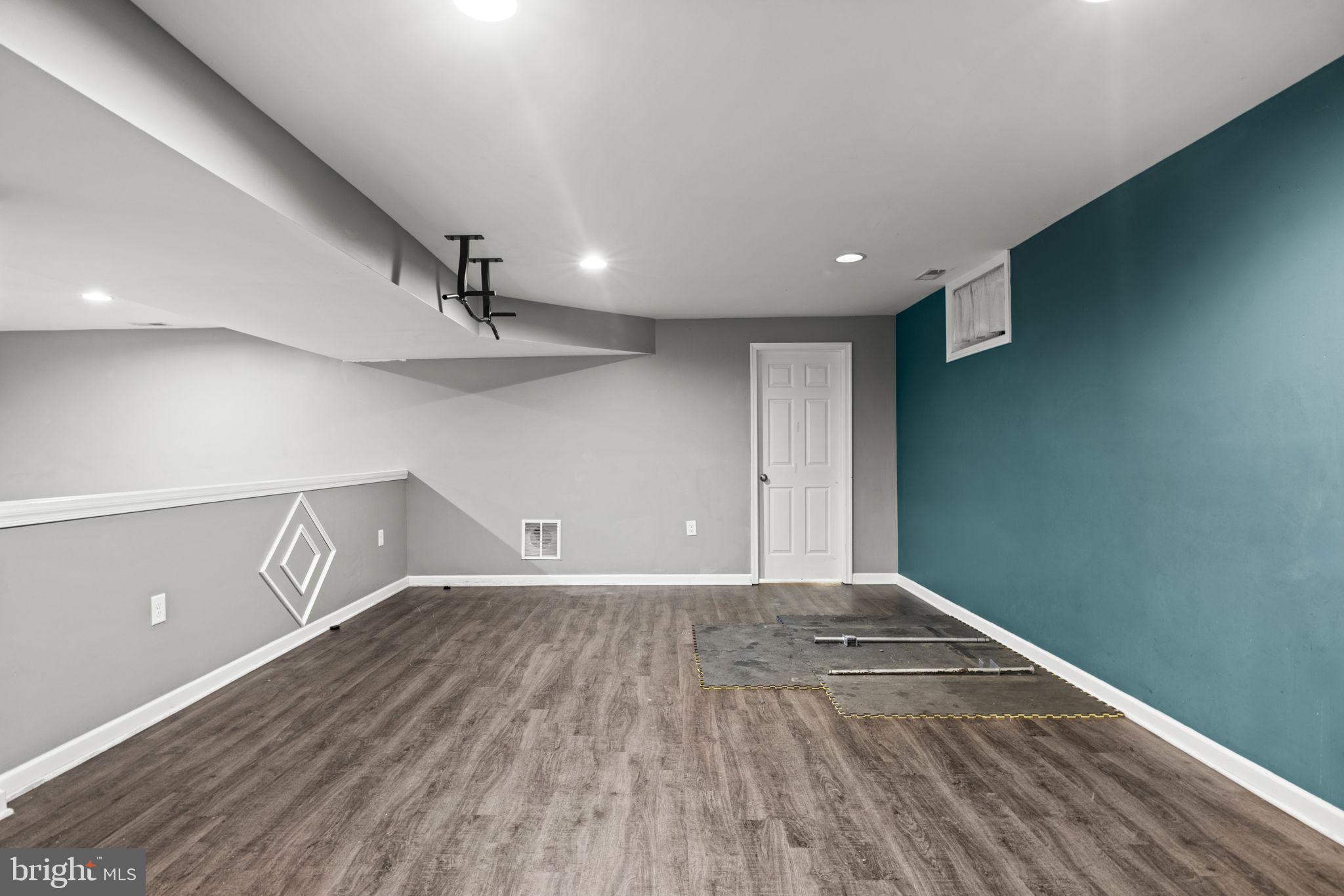 MEADOW BROOK - Residential