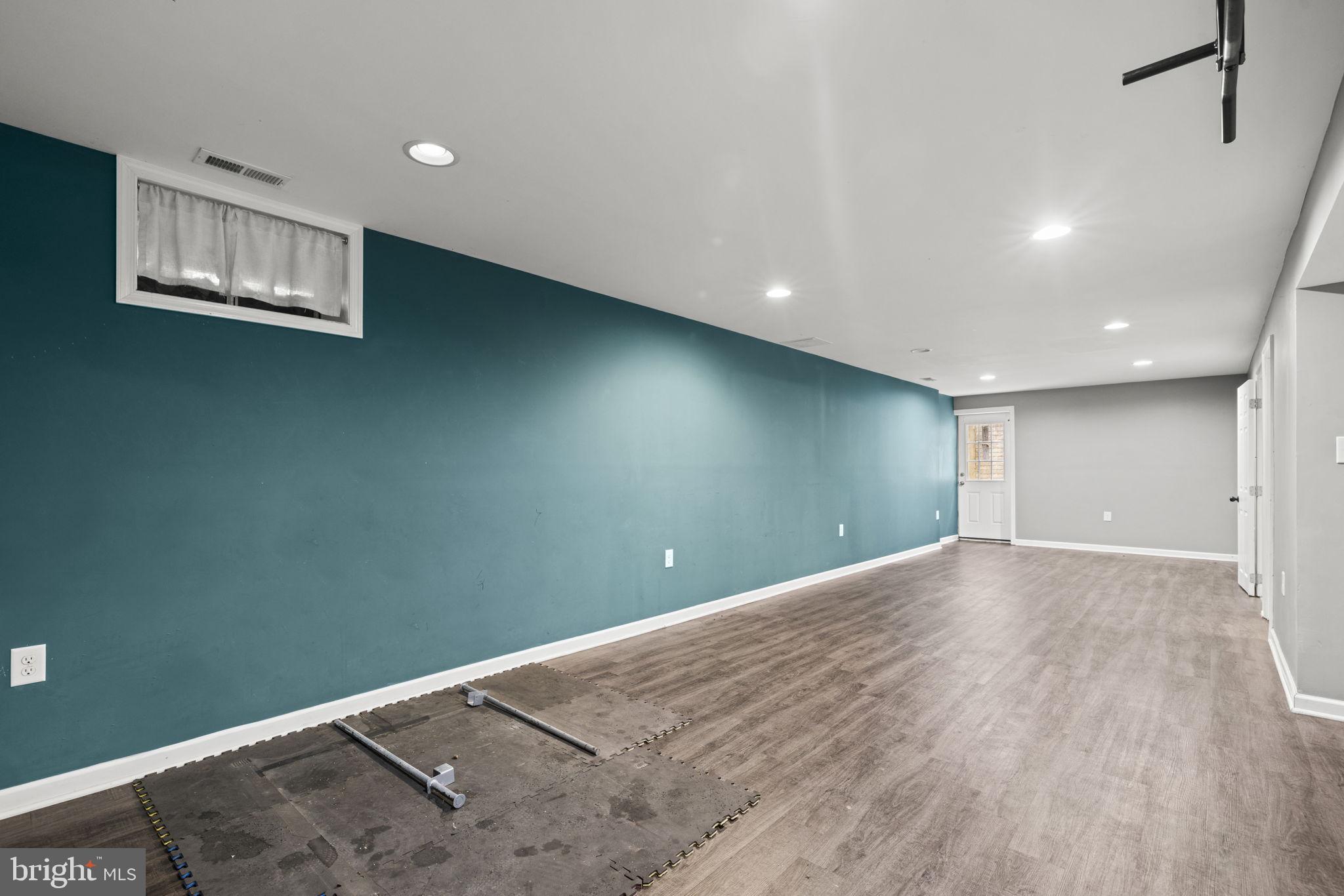 MEADOW BROOK - Residential