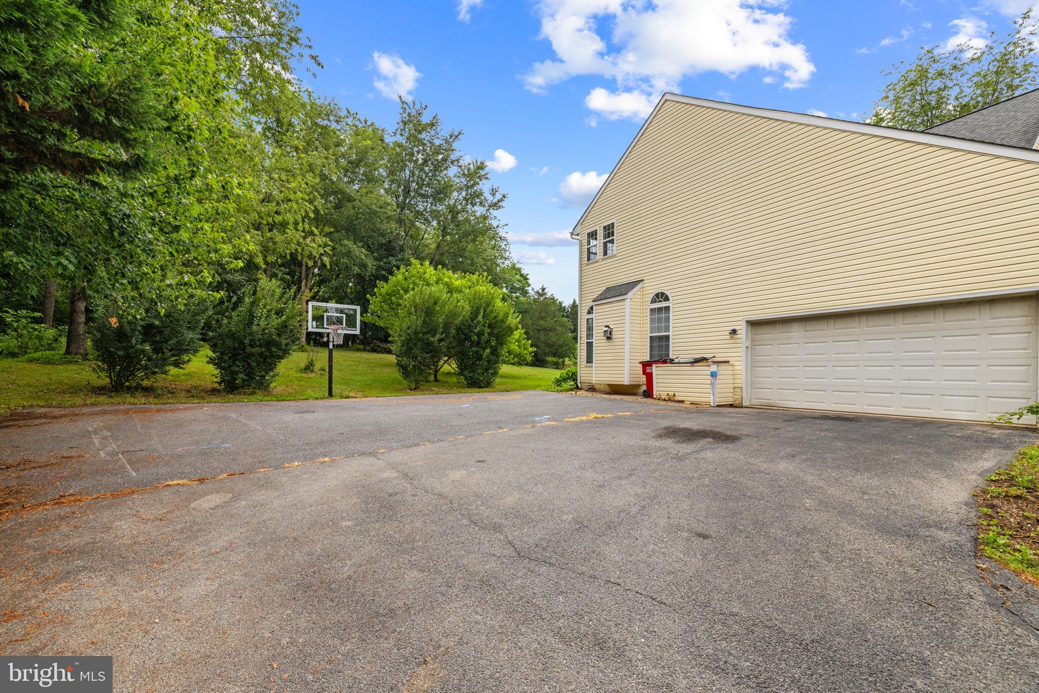 MEADOW BROOK - Residential