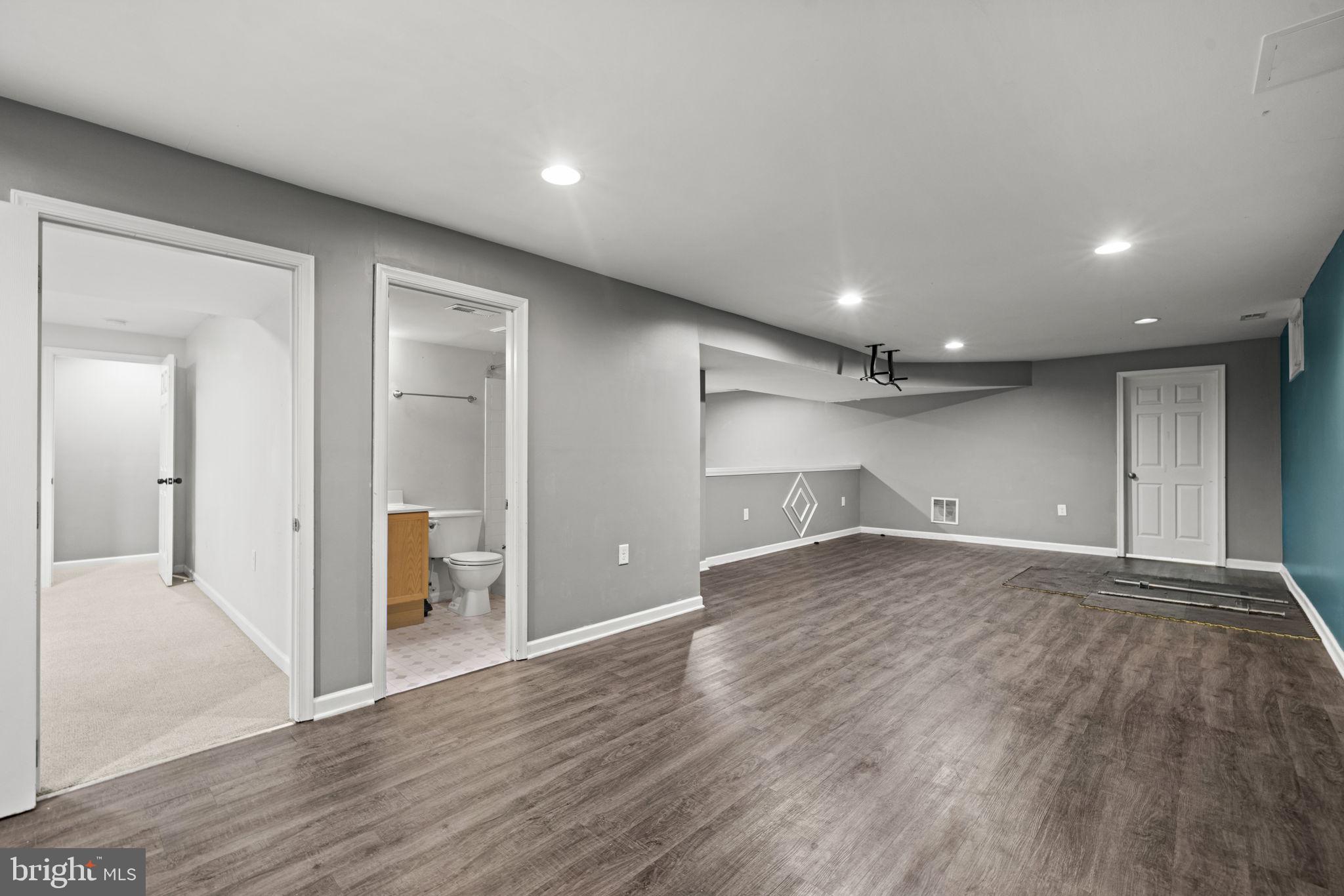 MEADOW BROOK - Residential