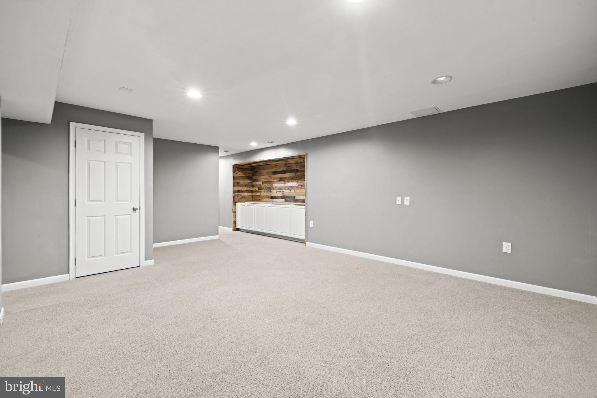 MEADOW BROOK - Residential