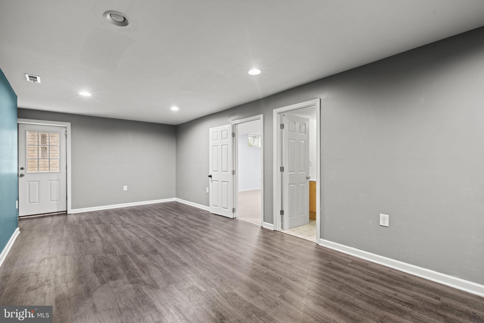 MEADOW BROOK - Residential