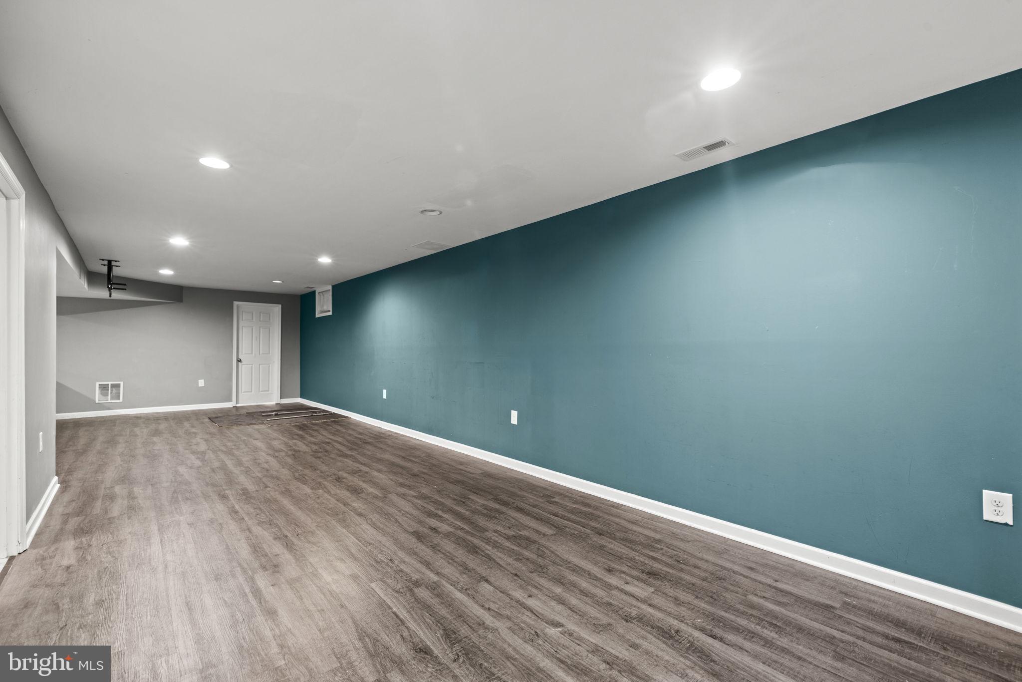 MEADOW BROOK - Residential