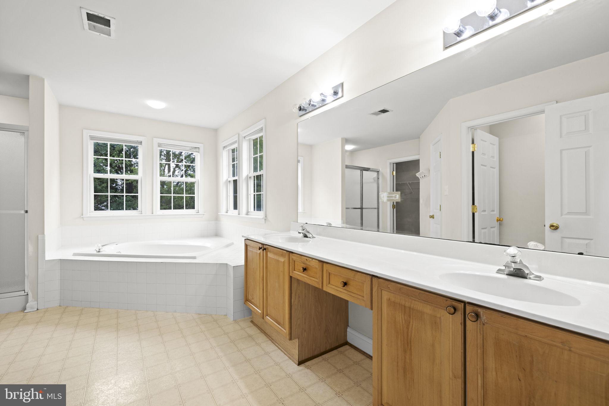 MEADOW BROOK - Residential
