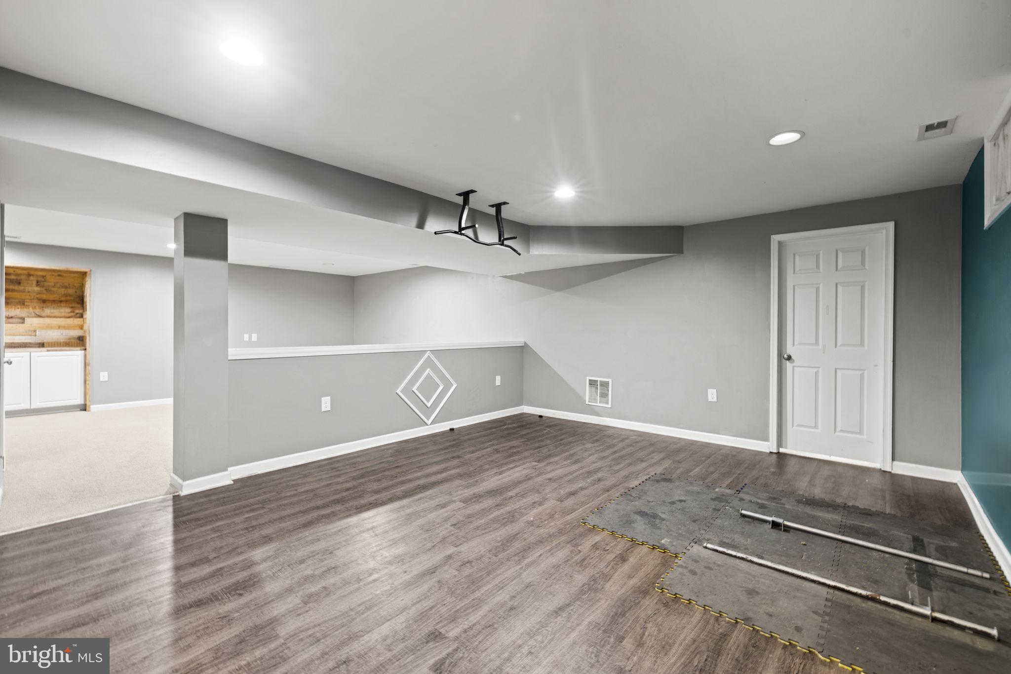 MEADOW BROOK - Residential
