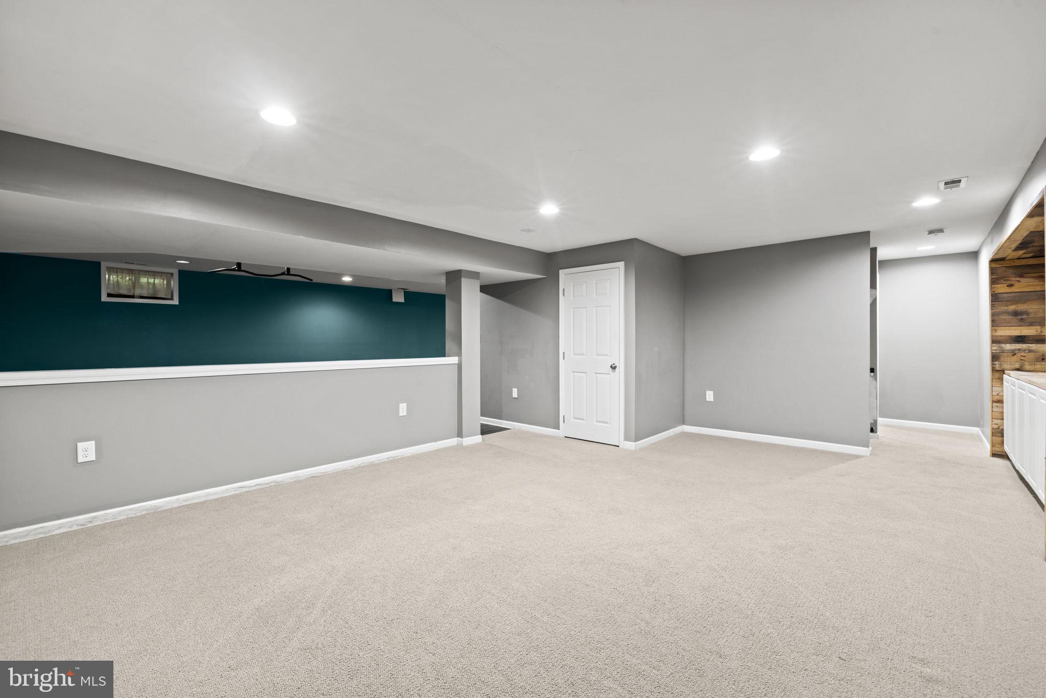 MEADOW BROOK - Residential