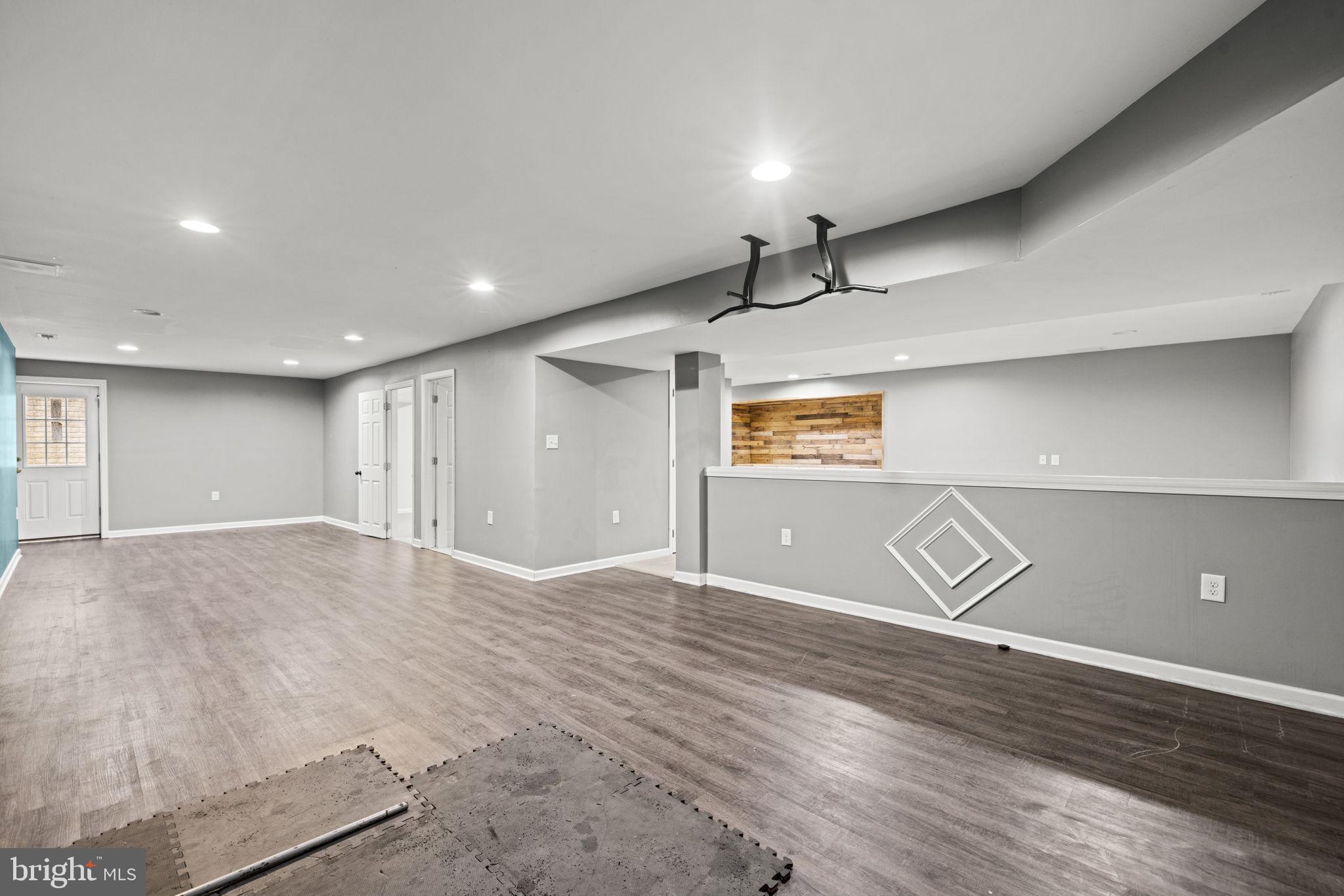 MEADOW BROOK - Residential