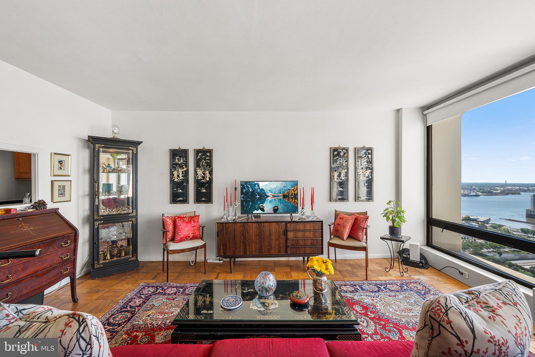 SOCIETY HILL - Residential