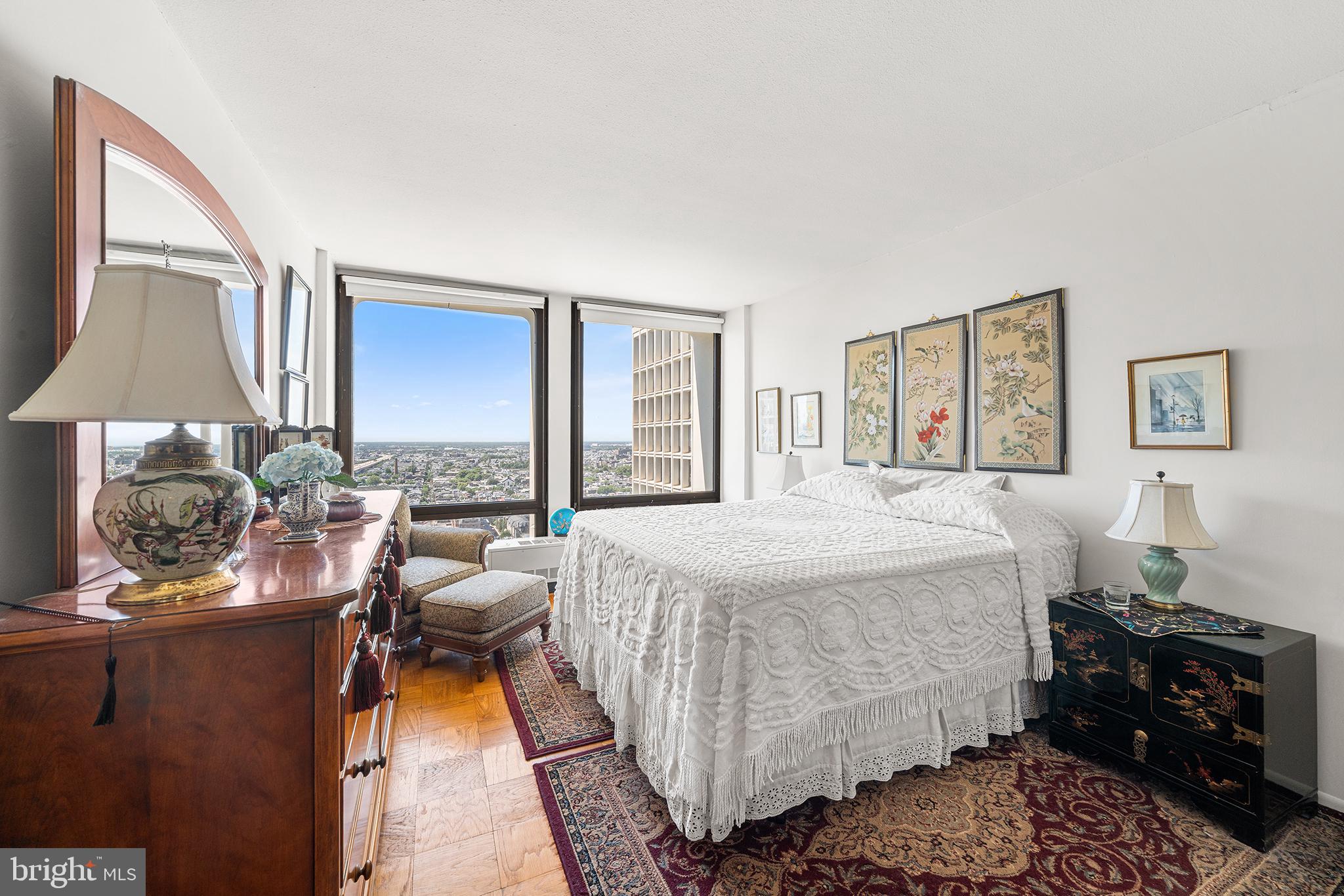 SOCIETY HILL - Residential