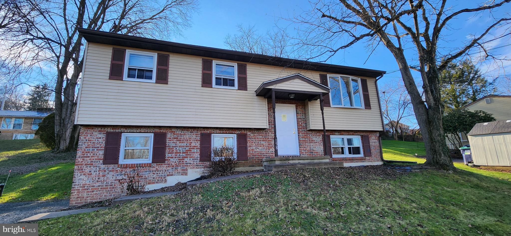 Don't Buy Flowers!
Get your Valentine a lasting gift. This 3BR, 1-bath, Bi-level is only 23 years old and move-in ready. This home comes with a lifetime of colorful flowers, trees, and a sea of green lawn. Call now and ask about the low-down financing alternatives. We'll put a ribbon around it for you.