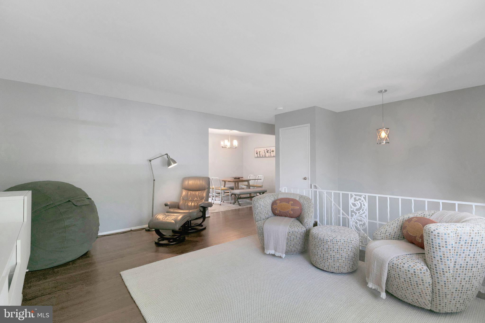 COUNTRY CLUB MANOR - Residential