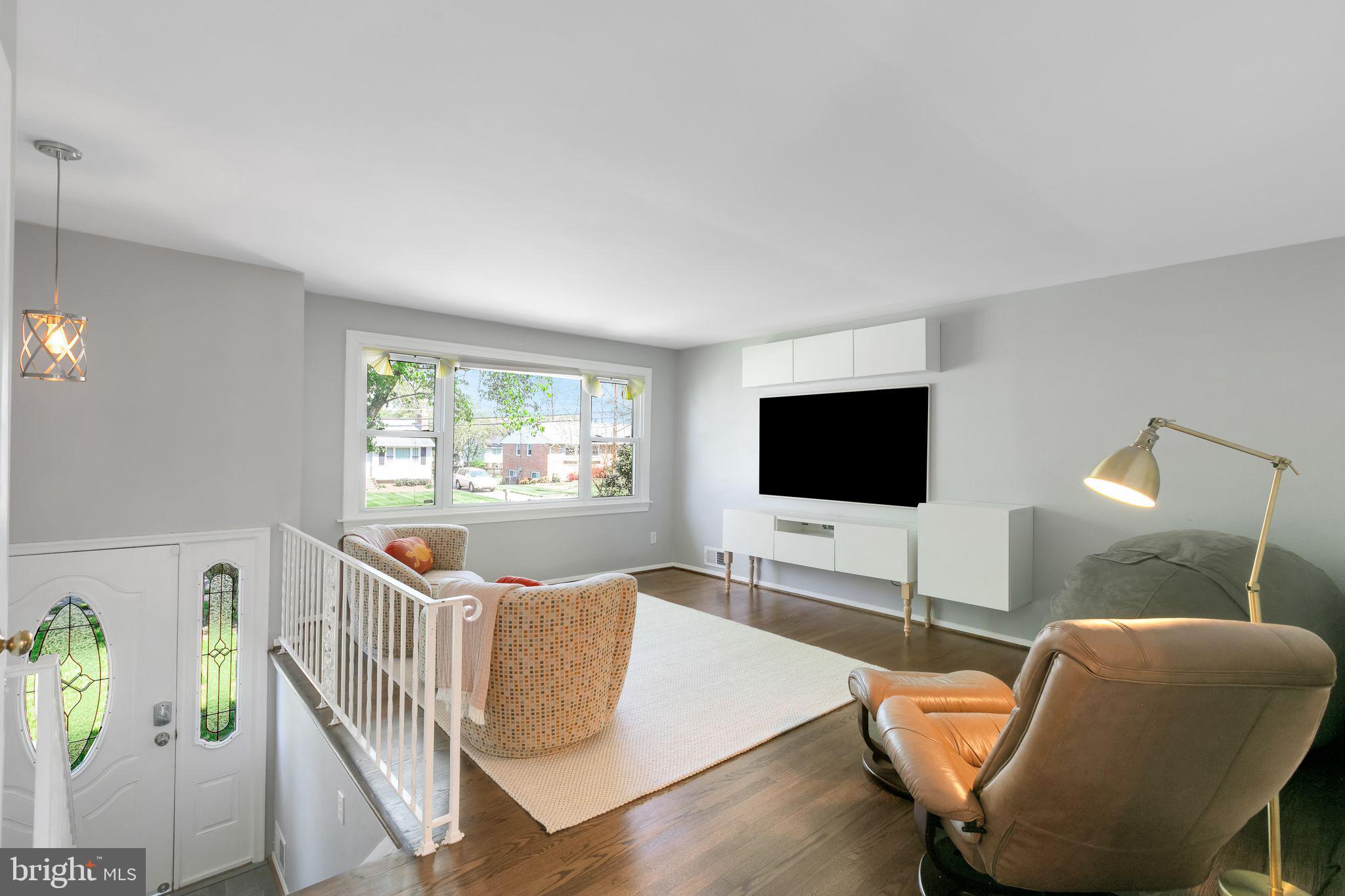 COUNTRY CLUB MANOR - Residential
