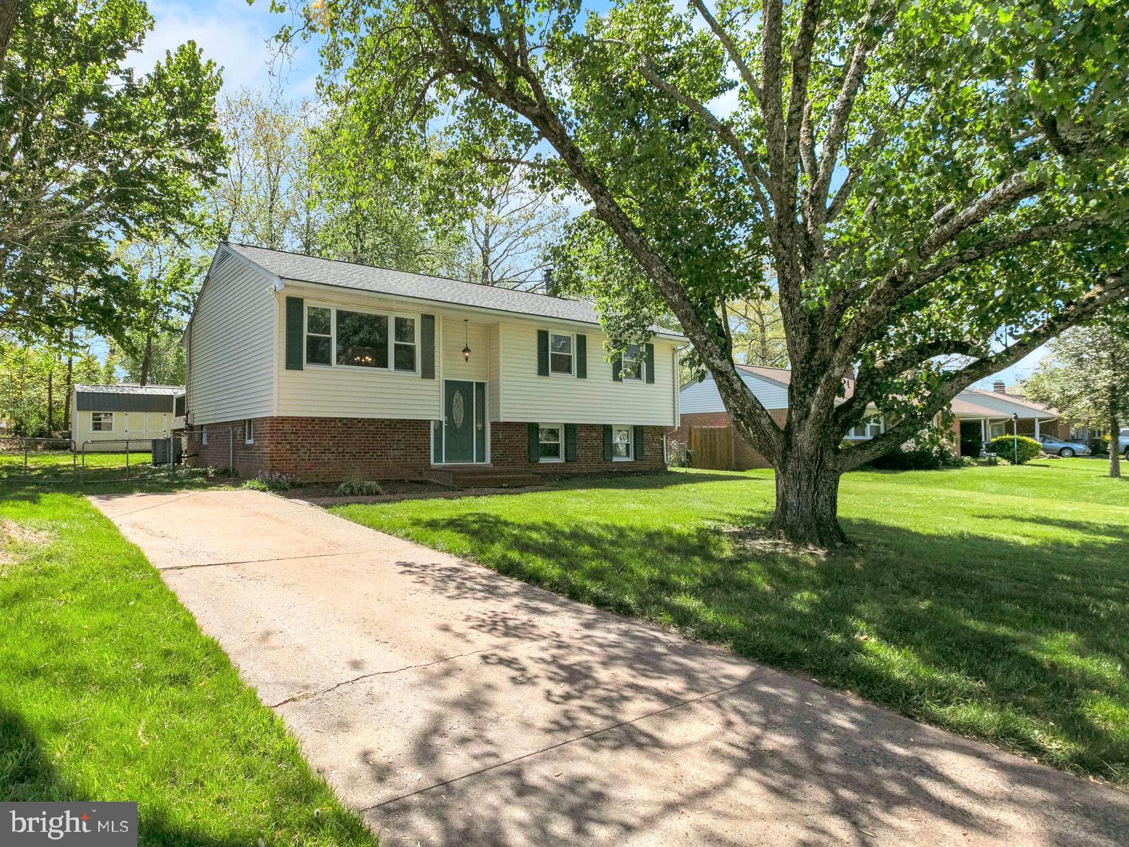 COUNTRY CLUB MANOR - Residential