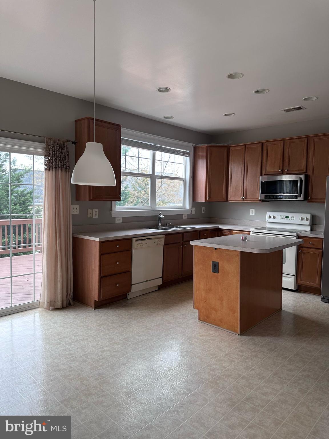 BLOOMS MILL - Residential Lease