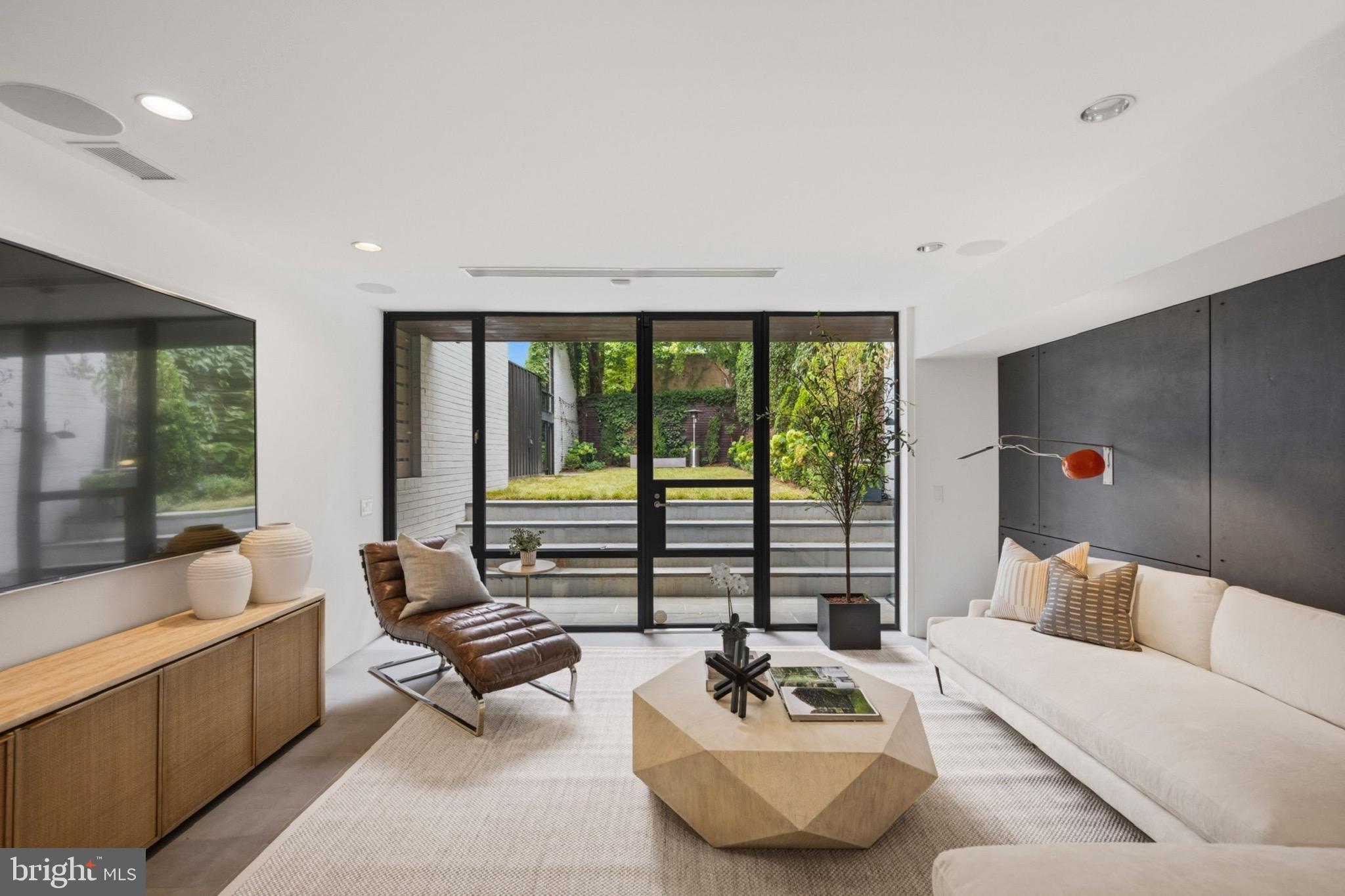 GEORGETOWN - Residential