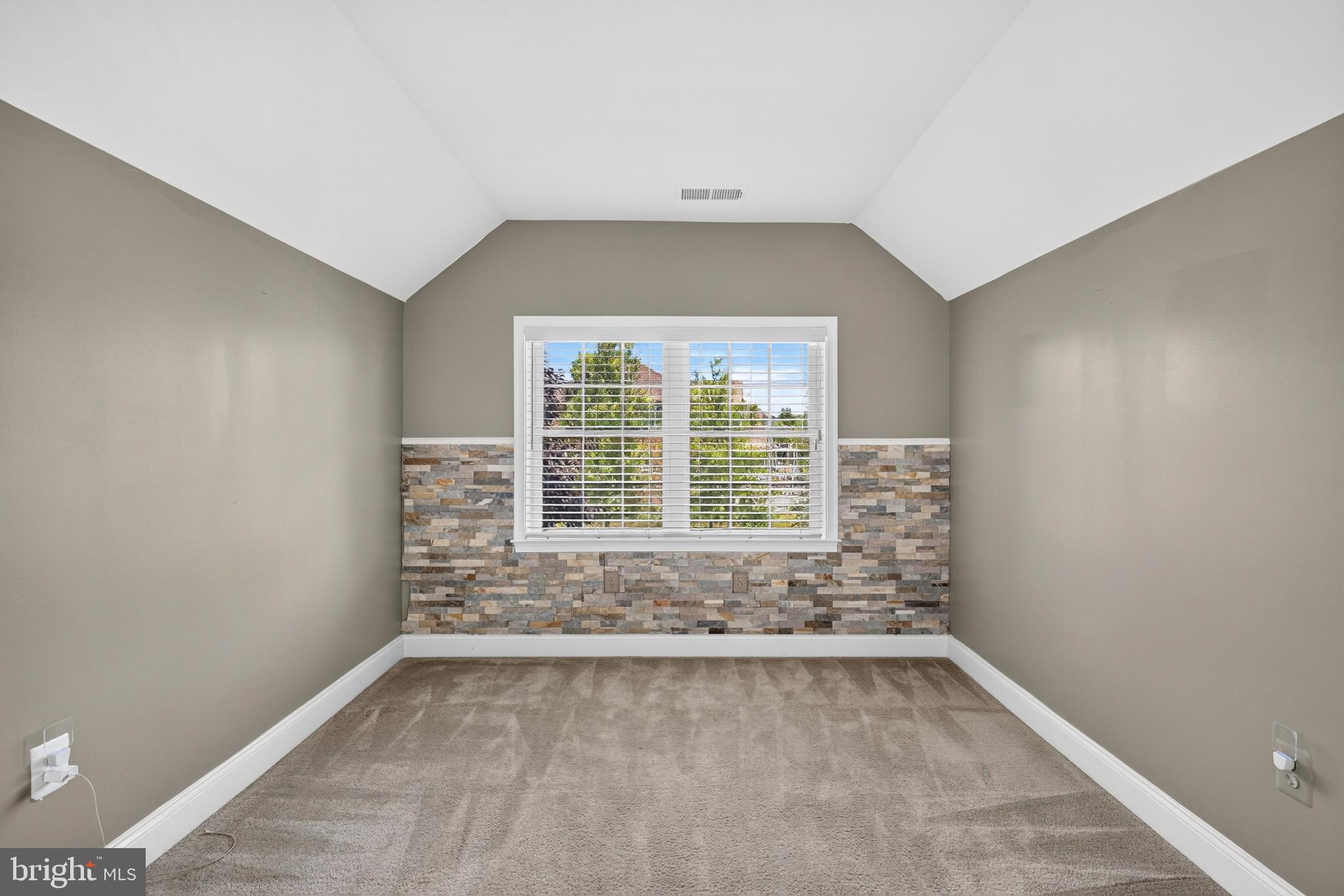 MARLBORO RIDGE - Residential