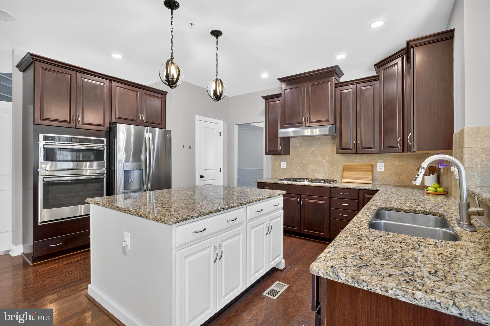 MARLBORO RIDGE - Residential