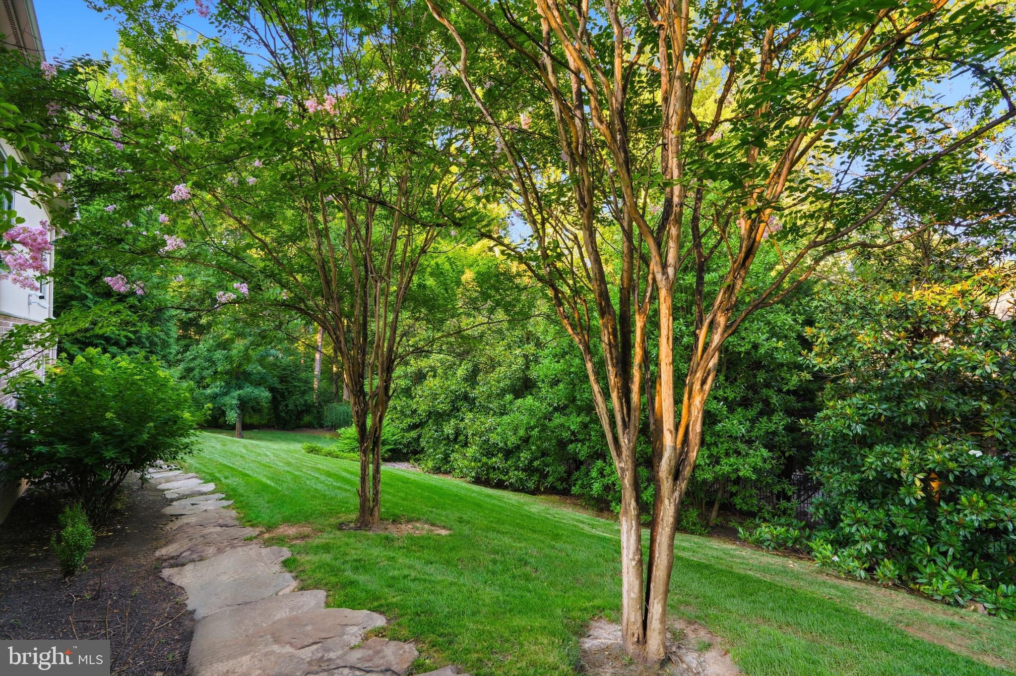 WOODSIDE ESTATES - Residential
