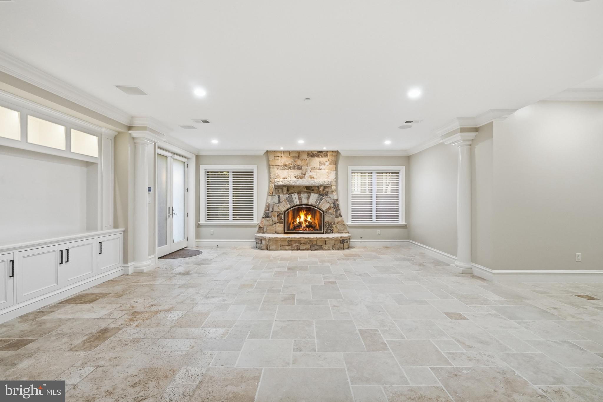 WOODSIDE ESTATES - Residential