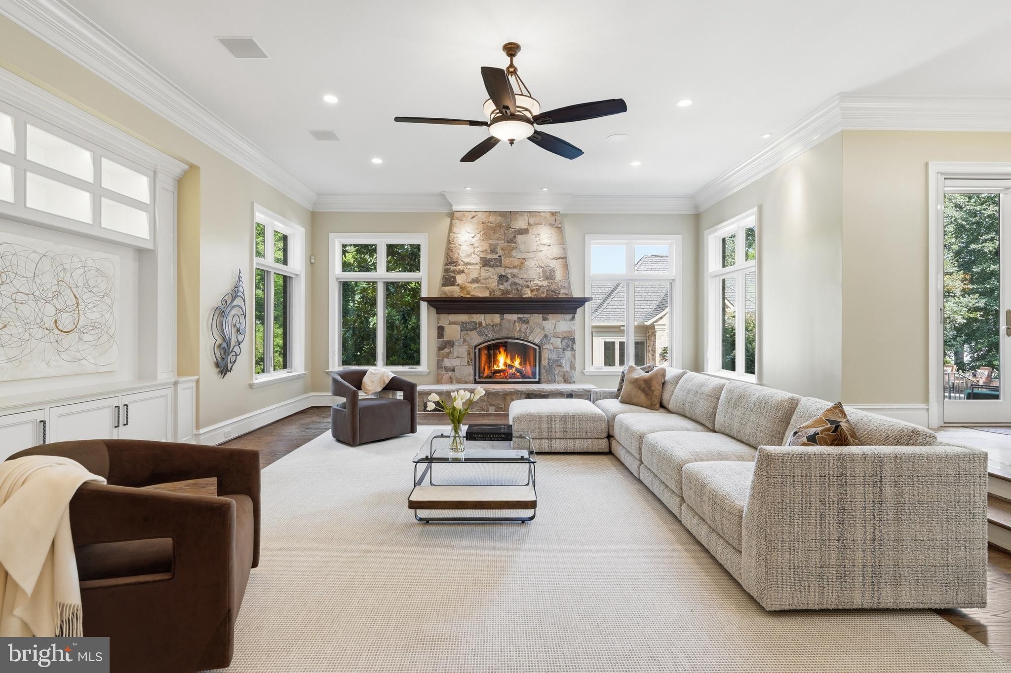 WOODSIDE ESTATES - Residential