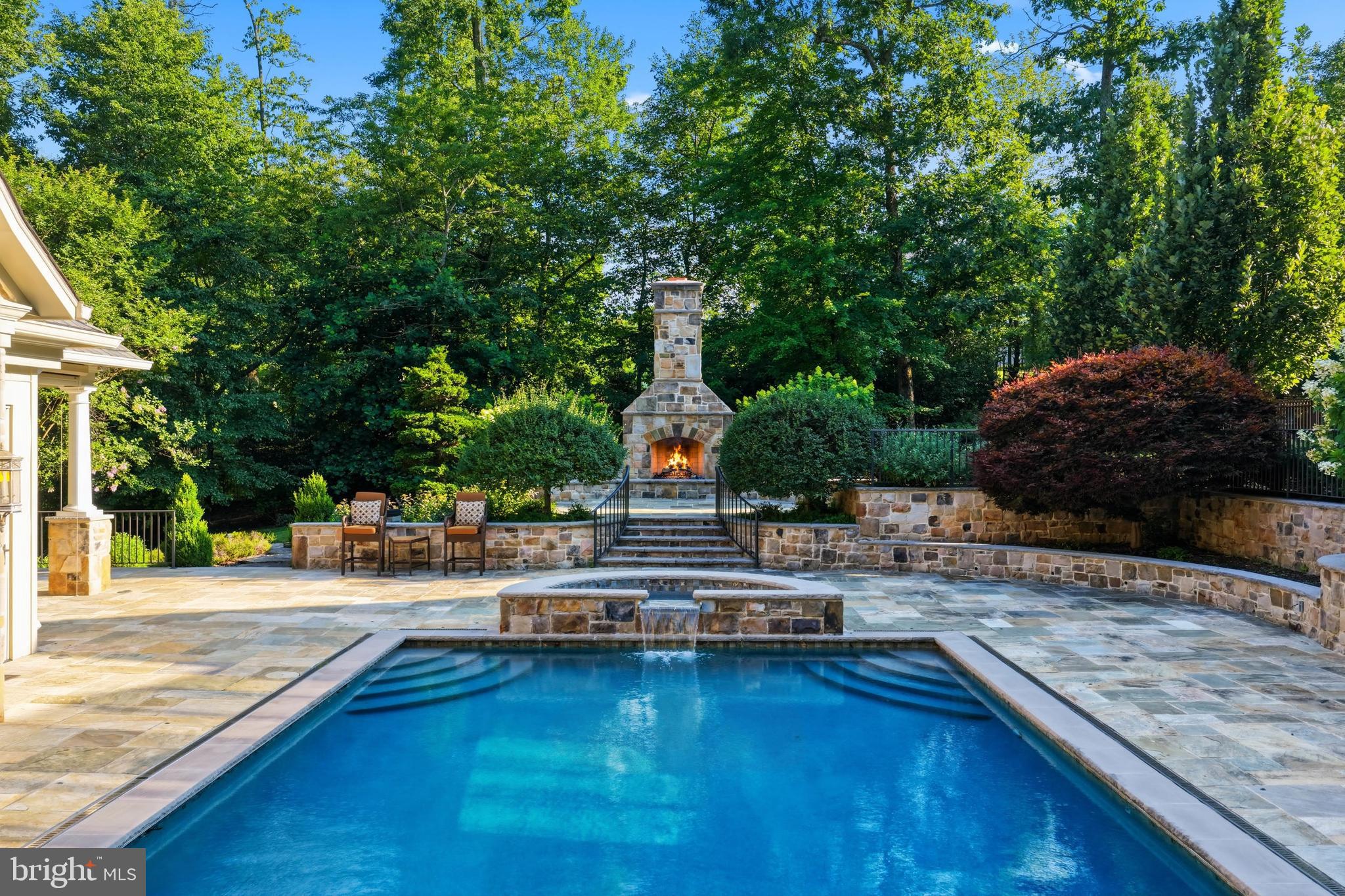 WOODSIDE ESTATES - Residential