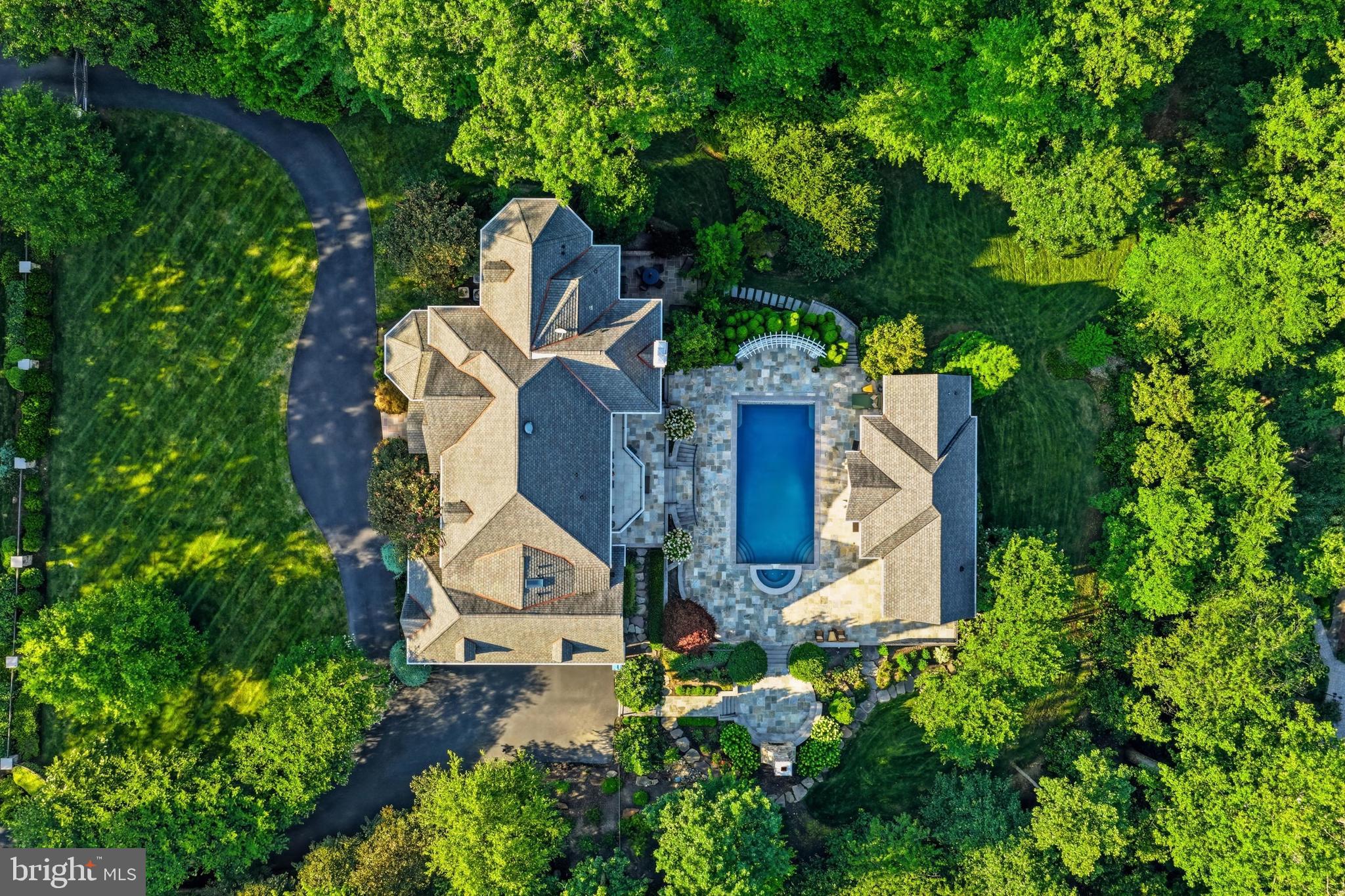 WOODSIDE ESTATES - Residential