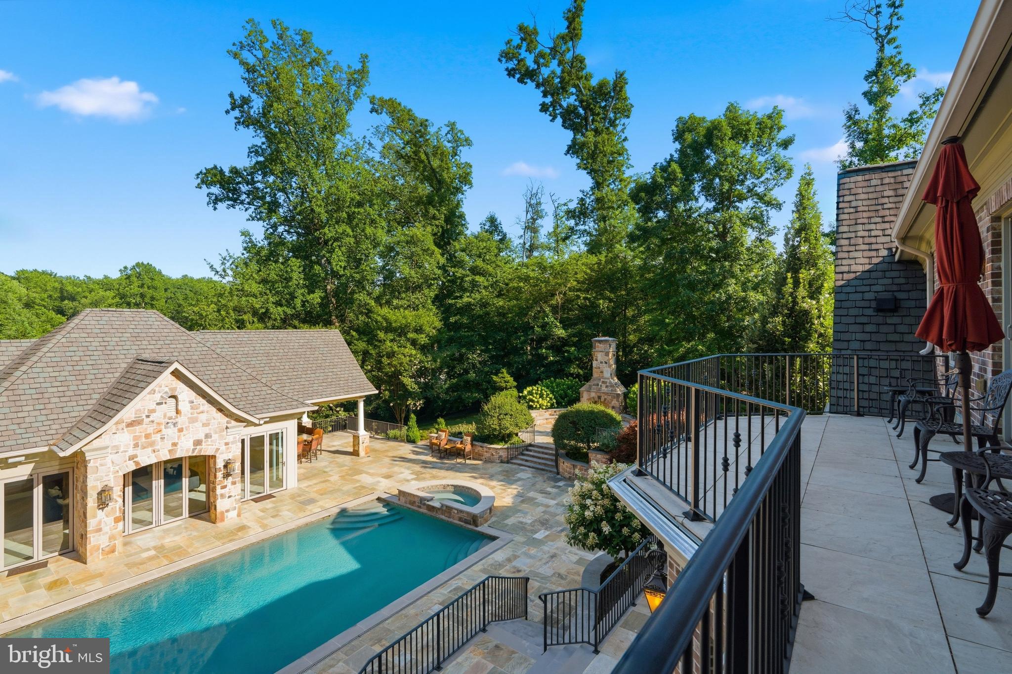 WOODSIDE ESTATES - Residential